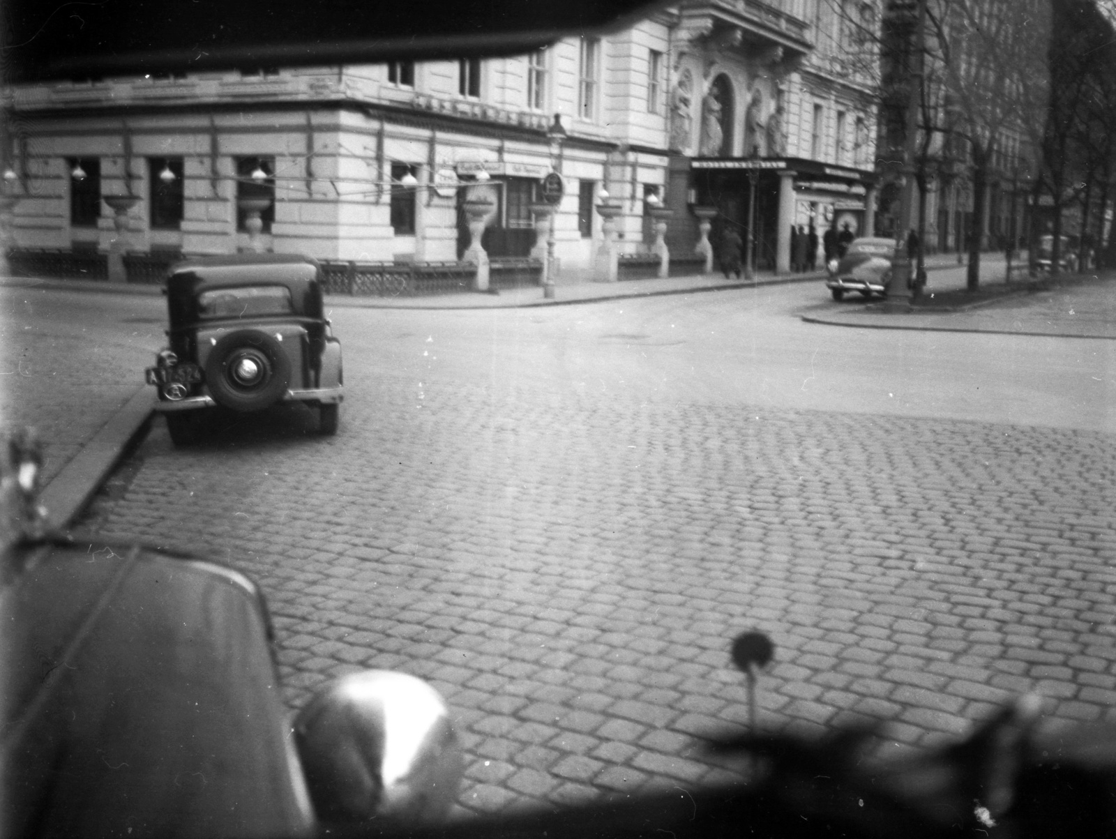 Ausztria, Bécs, Kärntner Ring 16., Hotel Imperial., 1936, Lissák Tivadar, kockakő, automobil, országjelzés, Fortepan #71175