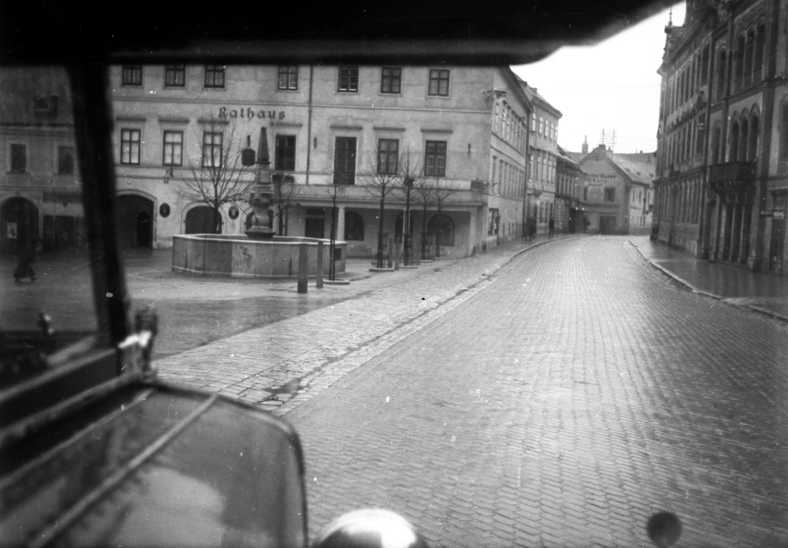 Austria, Hainburg an der Donau, Hauptplatz, Rathaus., 1936, Lissák Tivadar, cobblestones, public building, Fortepan #71176