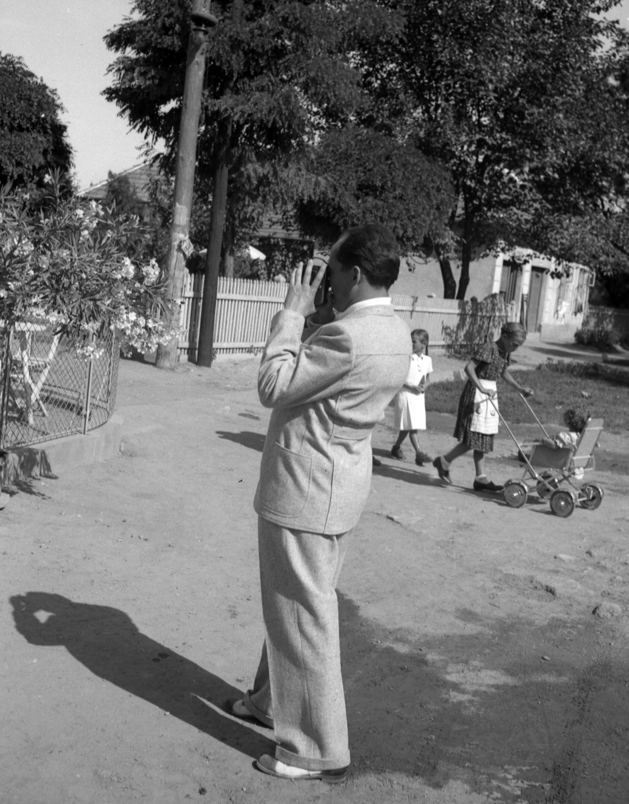 Hungary, Balatonmáriafürdő, Gróf Széchényi Imre tér (Ady Endre utca) - Vilma utca sarok. Bárdos Lajos karnagy., 1939, Lissák Tivadar, photography, Fortepan #71195