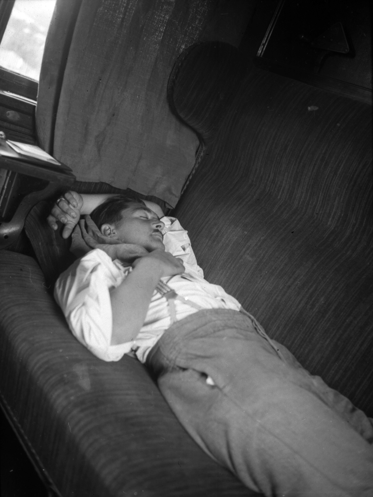 1939, Lissák Tivadar, sleeping, railway cabin, slanted, Fortepan #71202