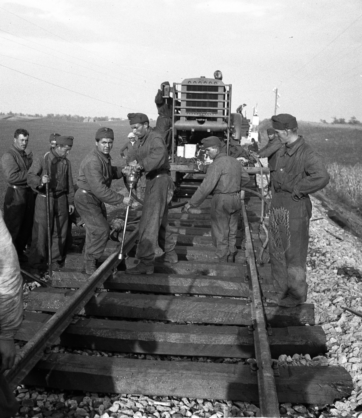 , 1939, Lissák Tivadar, sleeper, rail track repairs, "Bocskai" side cap, Fortepan #71273