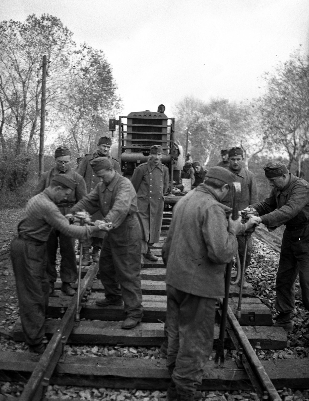 1939, Lissák Tivadar, railway, rails, sapper, portable generator, Fortepan #71282
