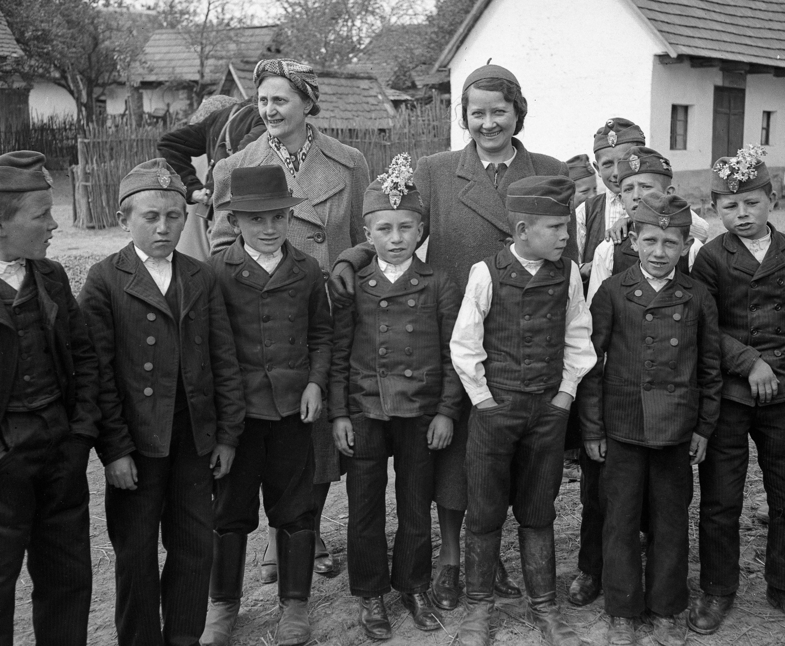 1940, Lissák Tivadar, hands in pockets, double-breasted coat, Fortepan #71363