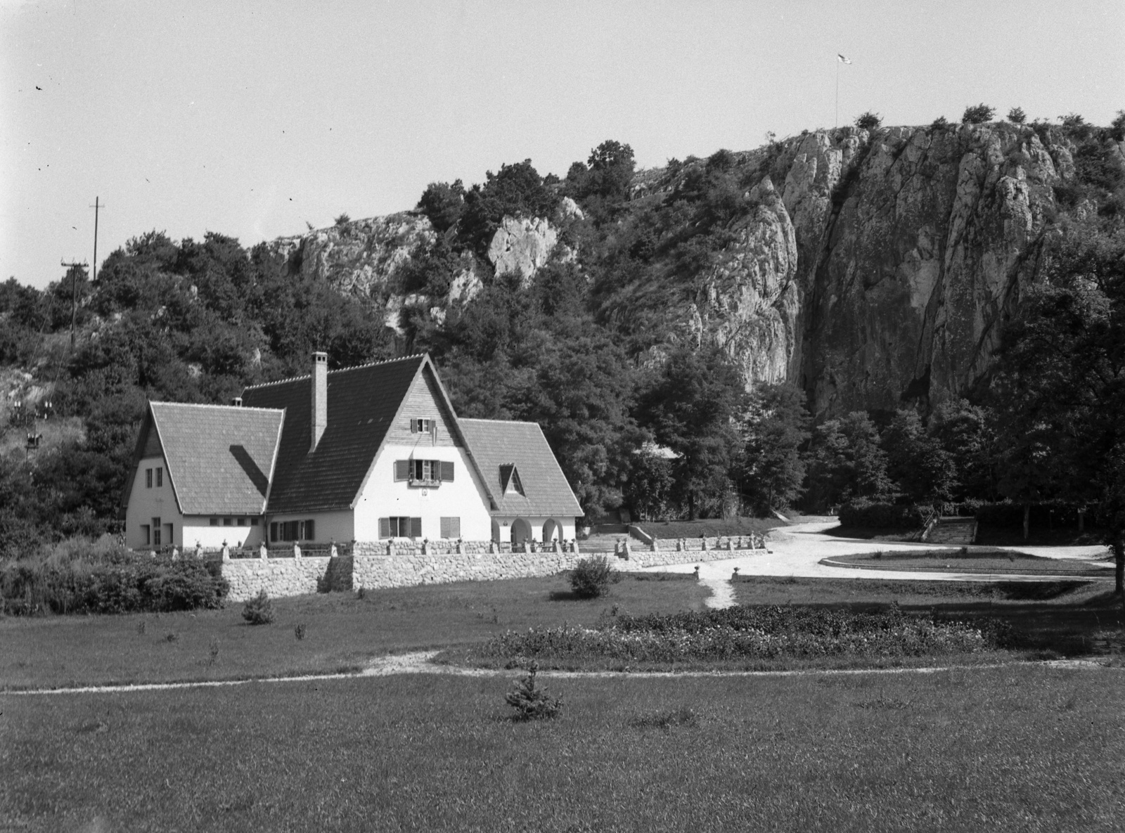 Hungary, Aggtelek, a Baradla-barlang bejárata melletti Barlang-Szálló., 1940, Lissák Tivadar, Fortepan #71397