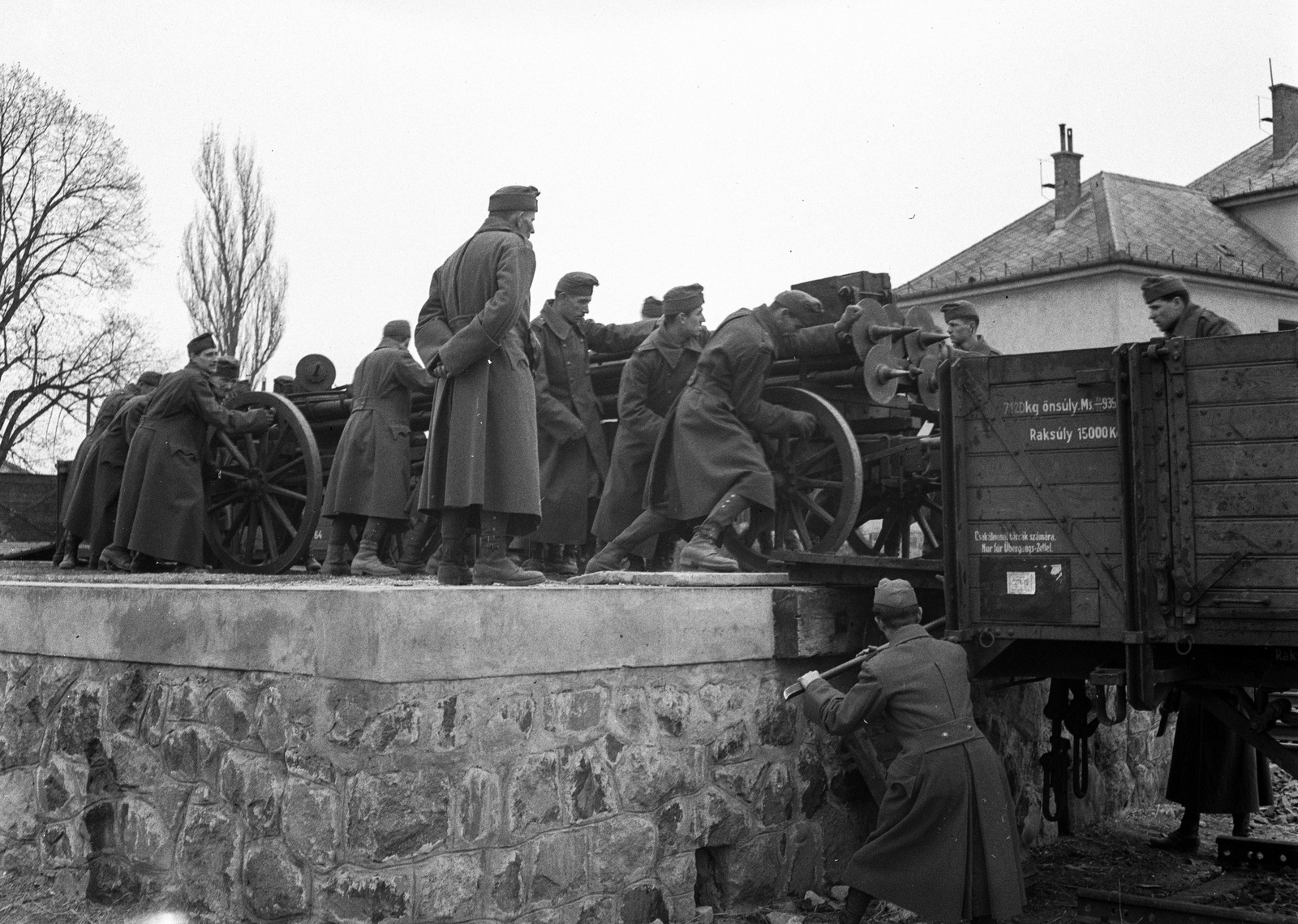 Hungary, Szentendre, Görgey Artúr laktanya., 1941, Lissák Tivadar, railway, chariot, barrack, soldier, coach, Fortepan #71465