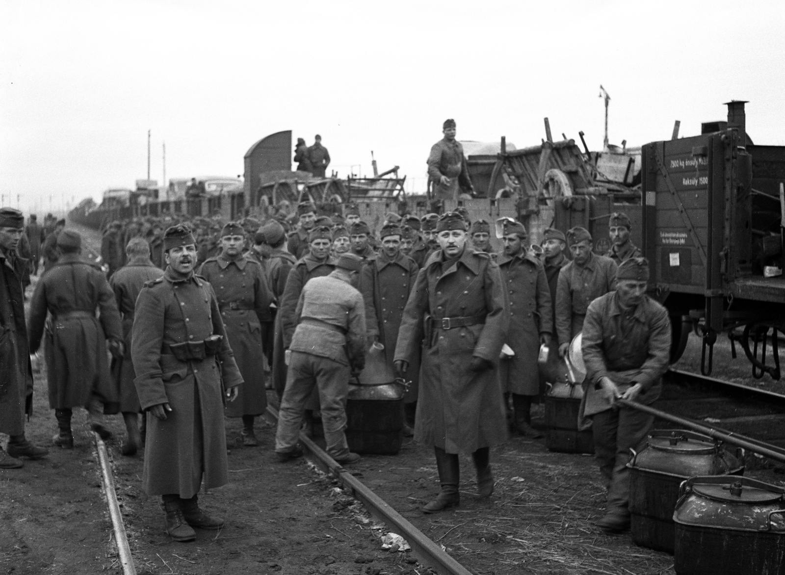 1941, Lissák Tivadar, railway, chariot, tableau, rail, soldier, "Bocskai" side cap, Fortepan #71469