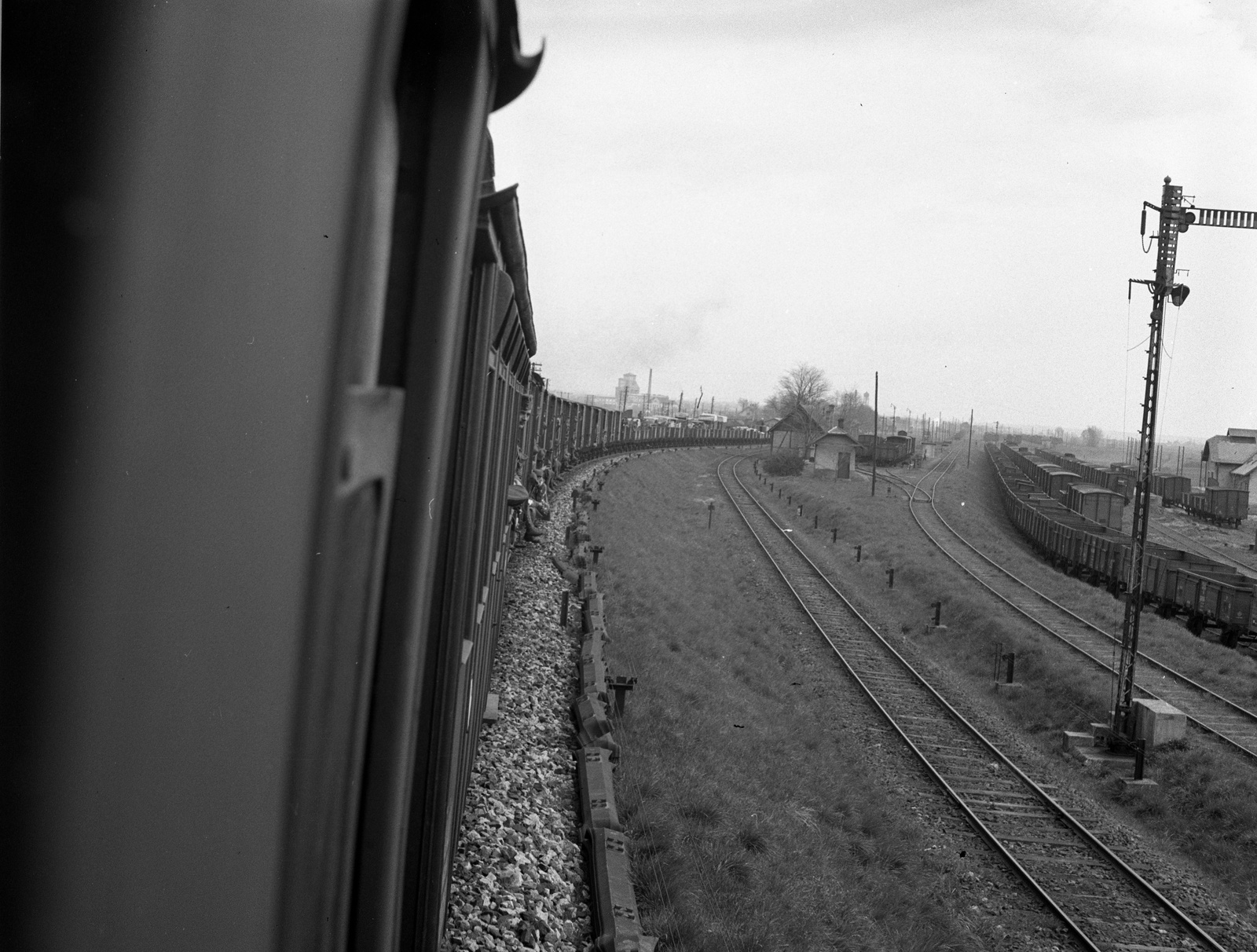 Hungary, Dombóvár, Újdombóvár állomás, a háttérben a malom látszik., 1941, Lissák Tivadar, railway, rail signal, rail, train station, Fortepan #71472