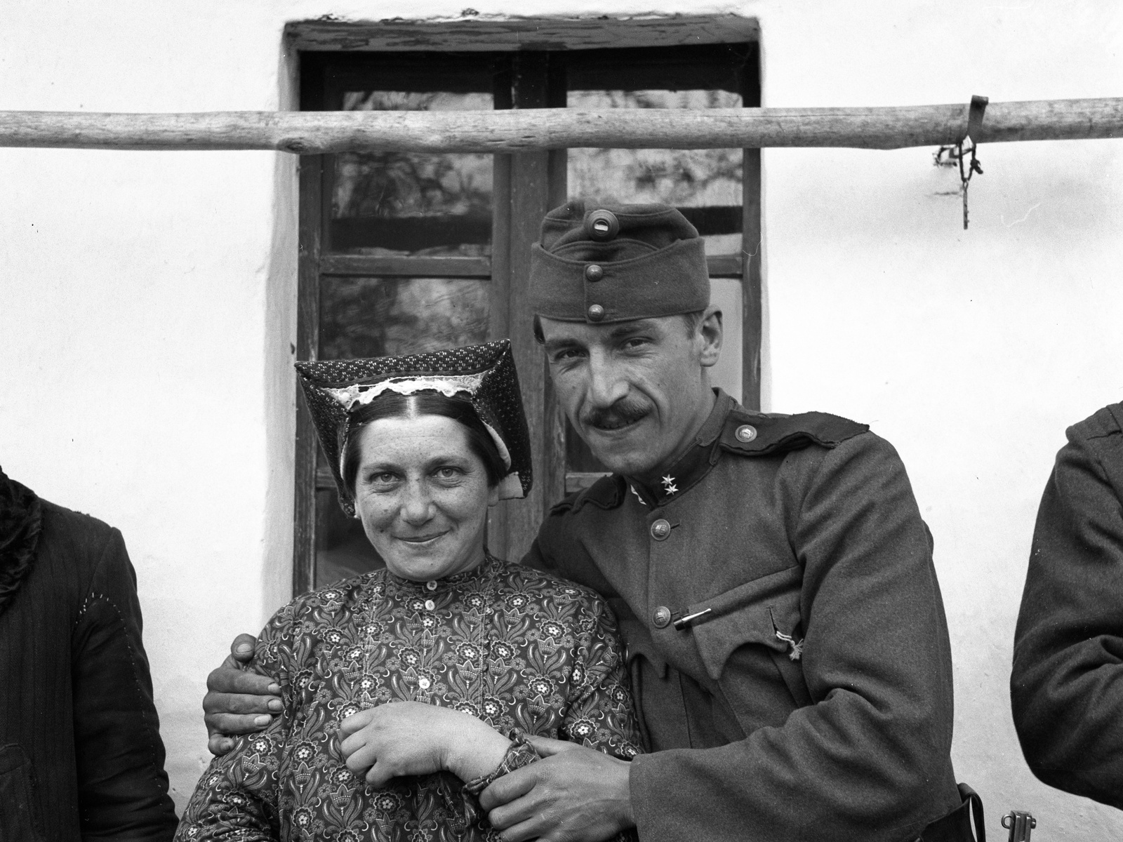 1941, Lissák Tivadar, népviselet, katona, karok a vállon, Bocskai sapka, Best of, Fortepan #71514