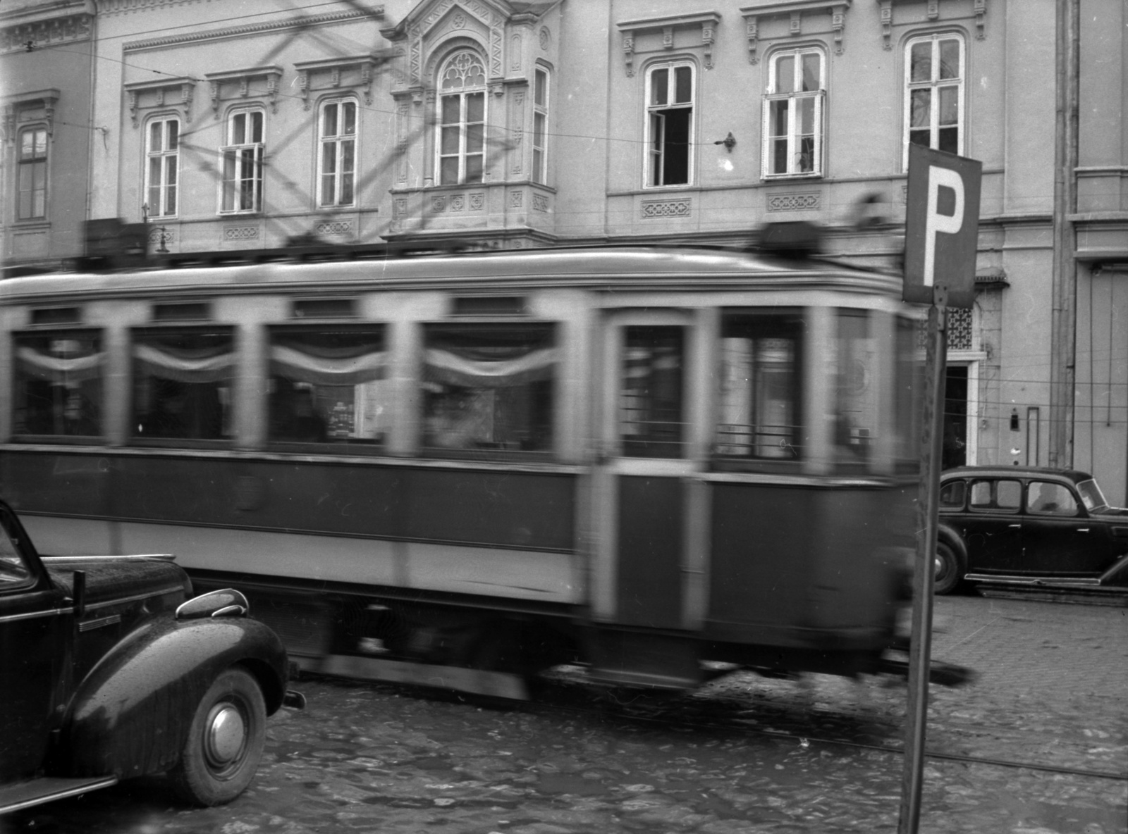 Croatia, Osijek, Županijska ulica, a villamos mögött az 5. számú ház., 1941, Lissák Tivadar, road signs, tram, automobile, Fortepan #71569