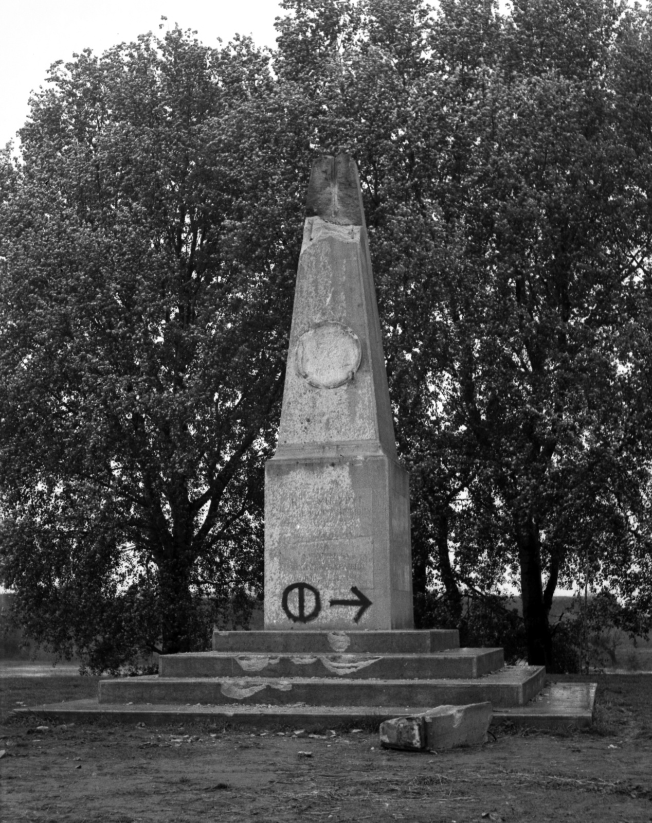 1941, Lissák Tivadar, war damage, monument, Fortepan #71571