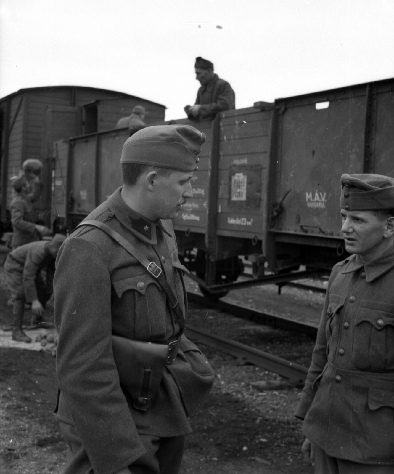 Croatia, Beli Manastir, (ekkor Baranyavár-Pélmonostor), vasútállomás., 1941, Lissák Tivadar, Hungarian Railways, soldier, coach, Fortepan #71596