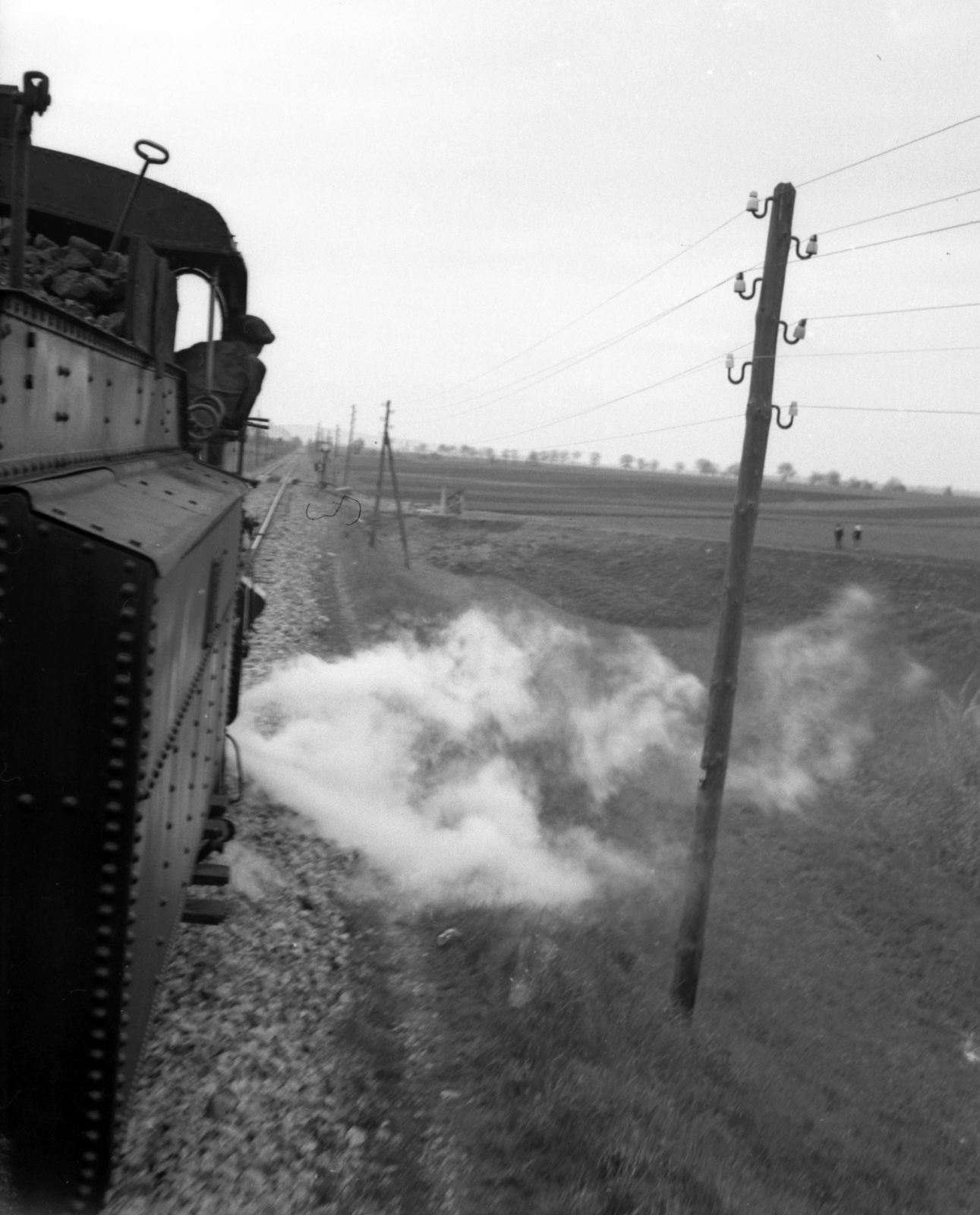 Croatia, a Pélmonostor -  Magyarbóly közötti vasútvonal a Karasica patak közelében., 1941, Lissák Tivadar, steam locomotive, railway, aerial wire, rails, MÁV 323 series, Fortepan #71600