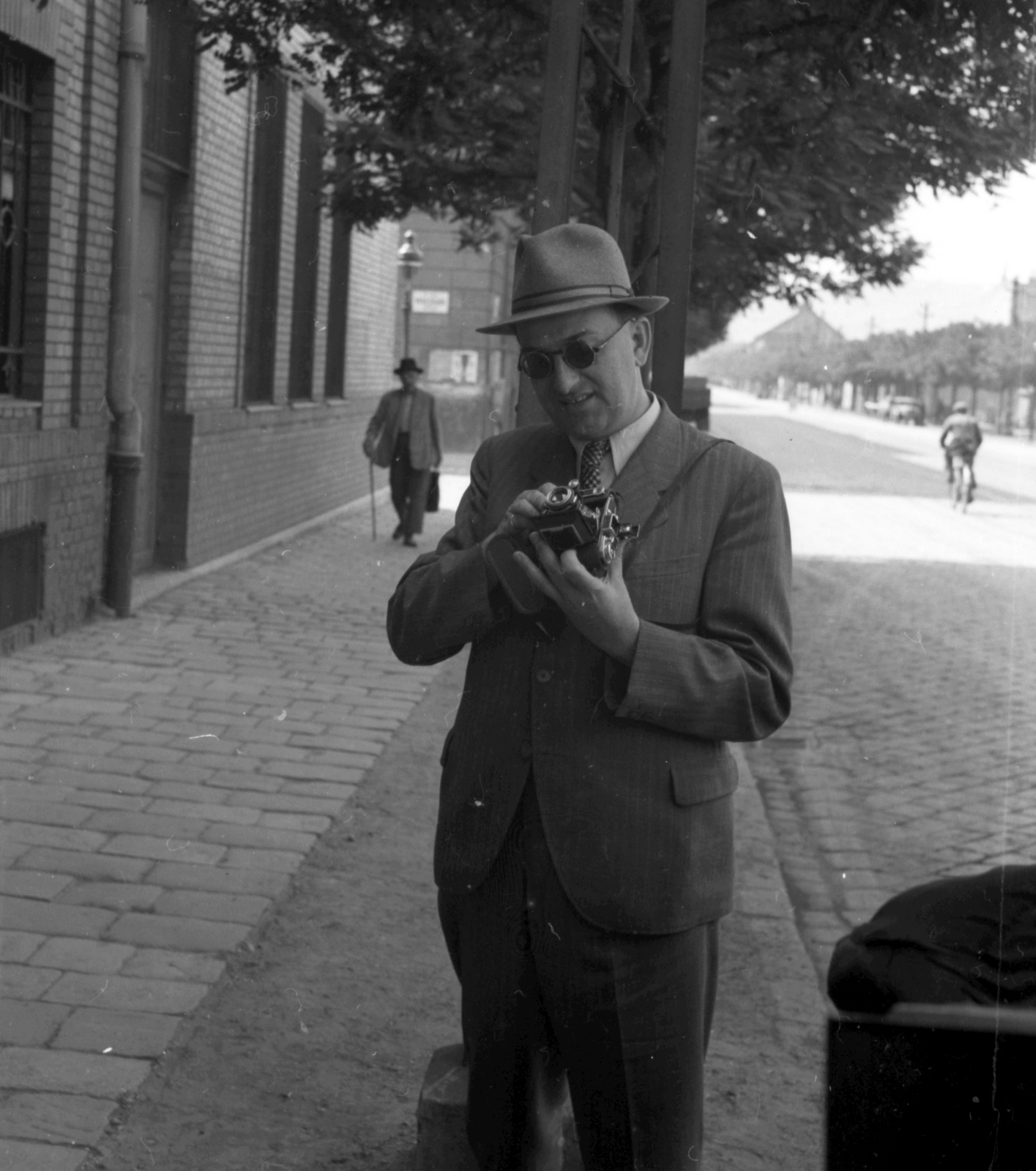 1941, Lissák Tivadar, hat, shades, camera, photography, Zeiss-Ikon-brand, Fortepan #71638