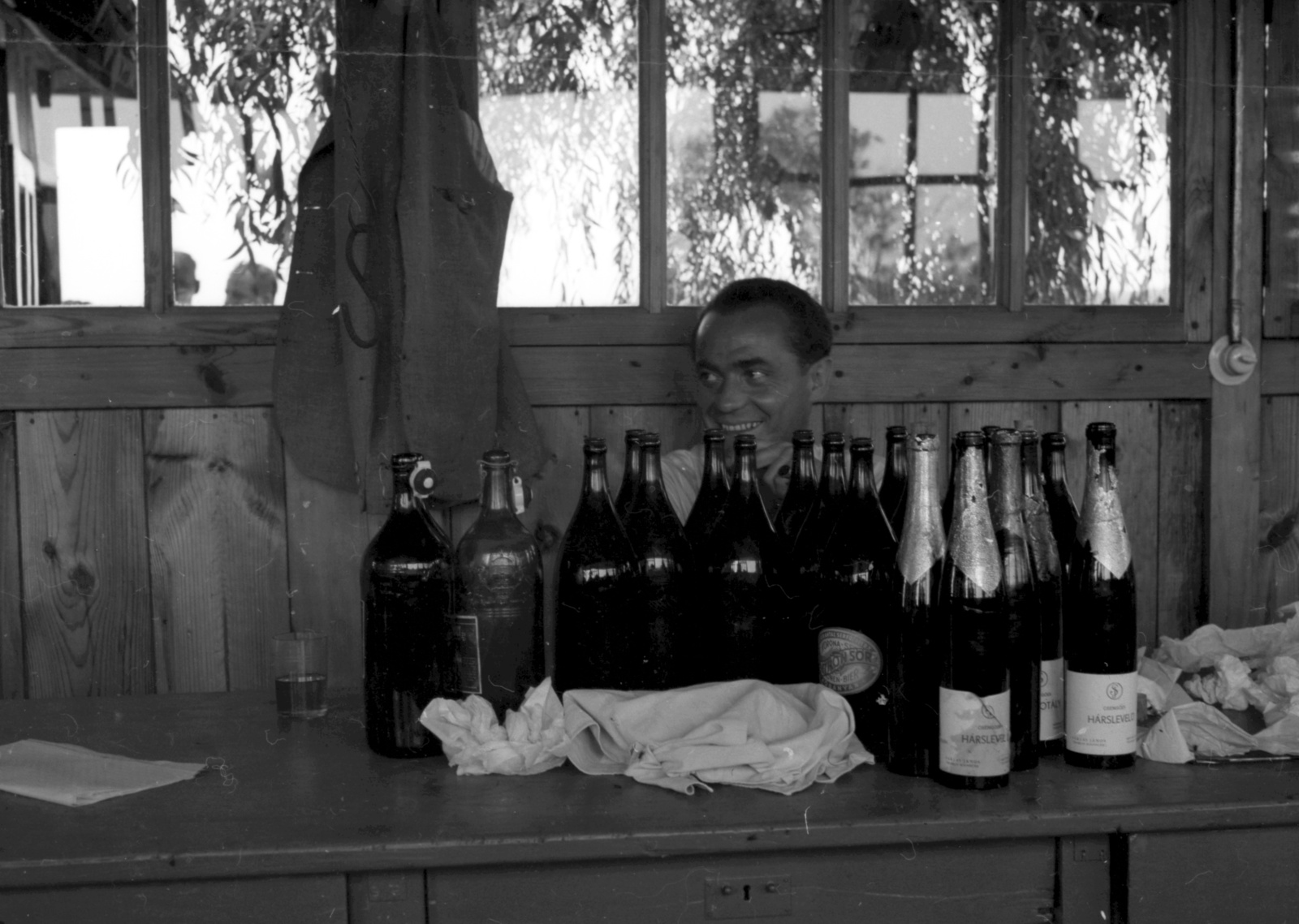 1941, Lissák Tivadar, glass, beer bottle, drinking, Fortepan #71646