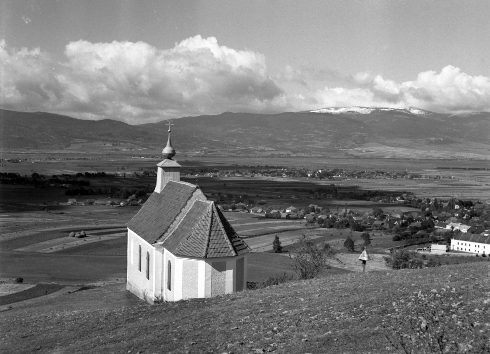 Romania,Transylvania, Miercurea Ciuc, Csíksomlyó (ekkor önálló), Szent Antal-kápolna., 1941, Lissák Tivadar, picture, chapel, Fortepan #71690