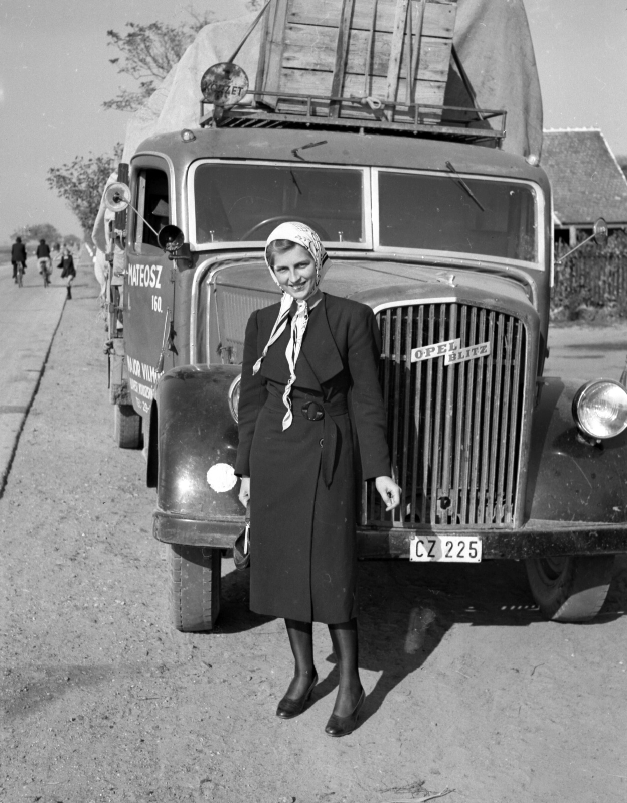 1941, Lissák Tivadar, German brand, Opel-brand, commercial vehicle, girls'n'cars, Fortepan #71712