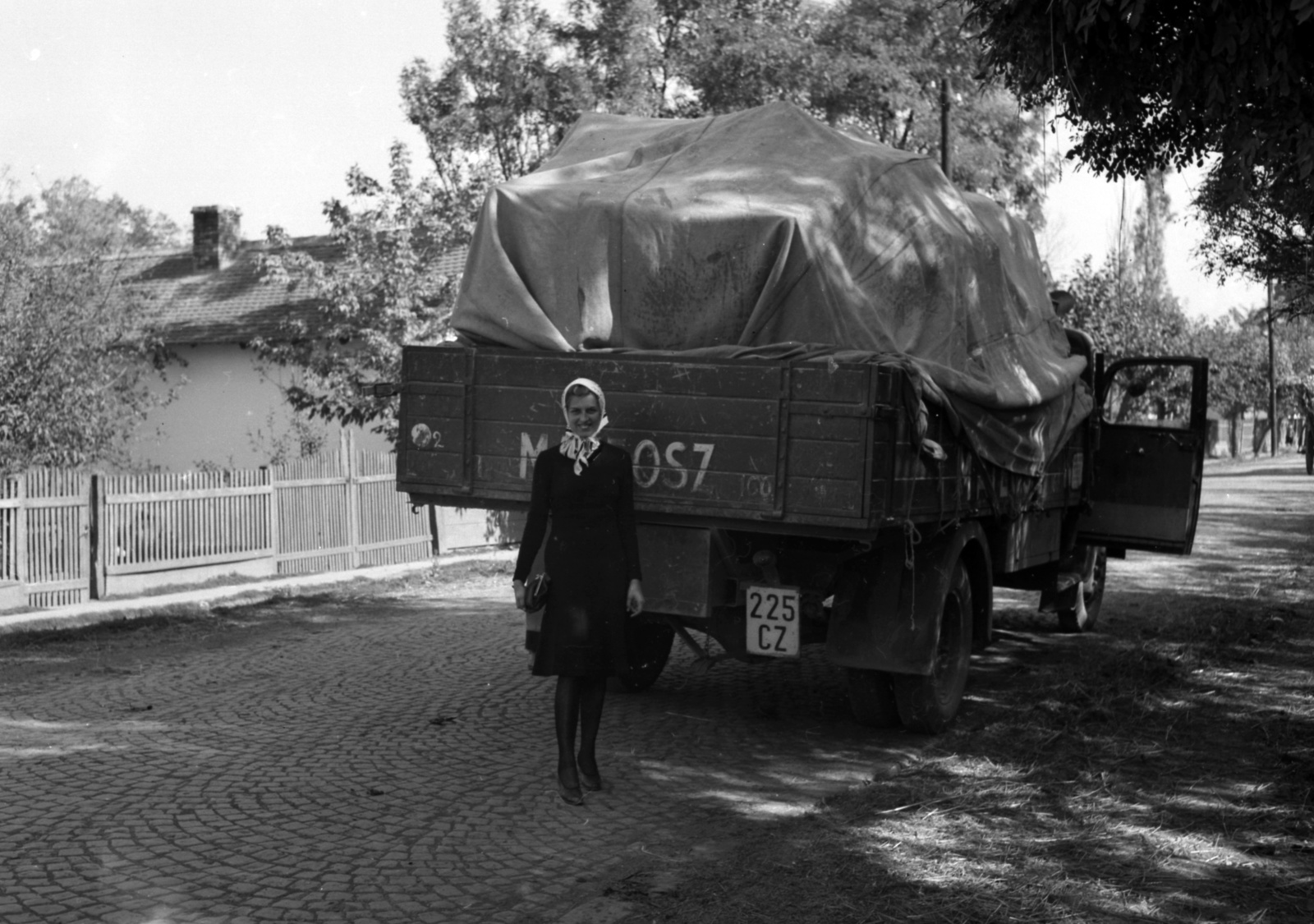 1941, Lissák Tivadar, német gyártmány, Opel-márka, teherautó, rendszám, Opel Blitz, lányok-járművek, Fortepan #71713