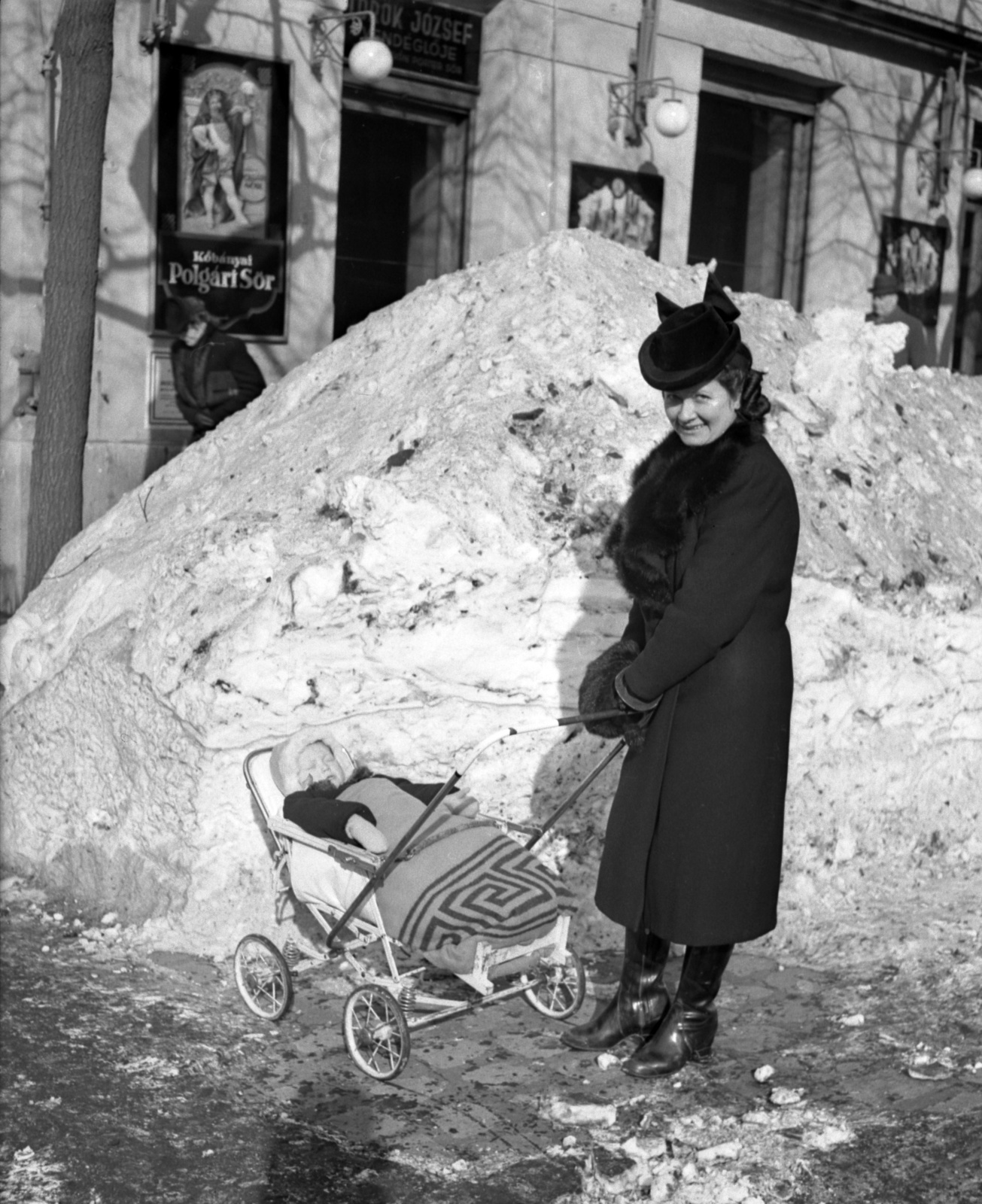Hungary, Budapest XII., Krisztina körút 2-4. (ekkor 8-10.)., 1942, Lissák Tivadar, ad, snow, baby carriage, Budapest, Best of, Fortepan #71779