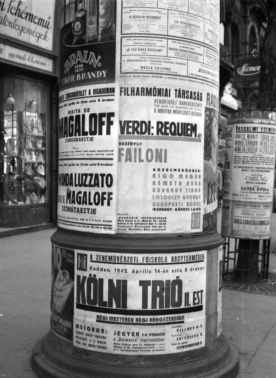 Hungary, Budapest VIII., Rákóczi út, a hírdetőoszloptól balra a 9. számú ház látszik., 1942, Lissák Tivadar, poster, ad pillar, Budapest, classical music, Fortepan #71812