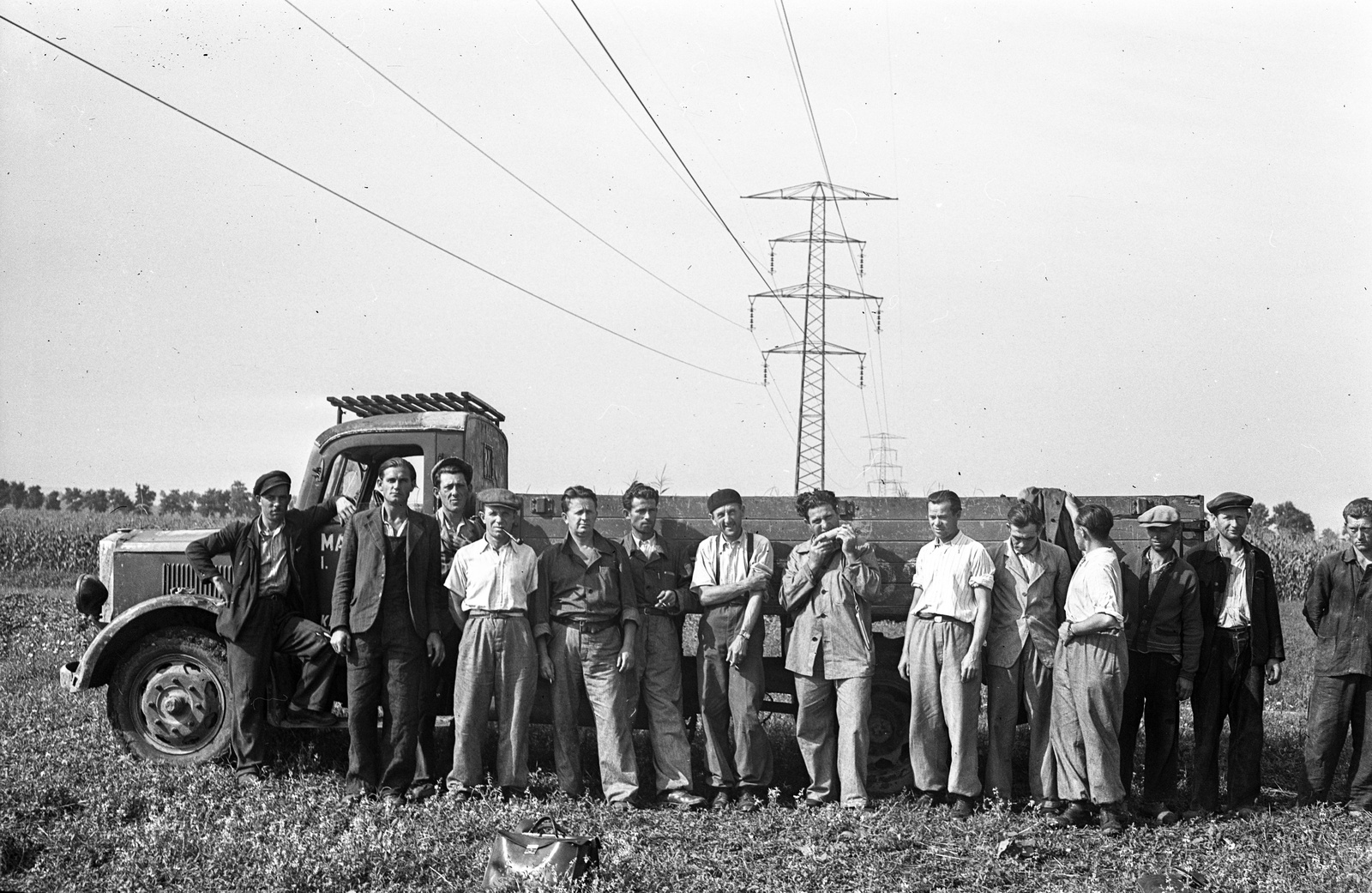 1942, Lissák Tivadar, tableau, commercial vehicle, power line, Fortepan #71940