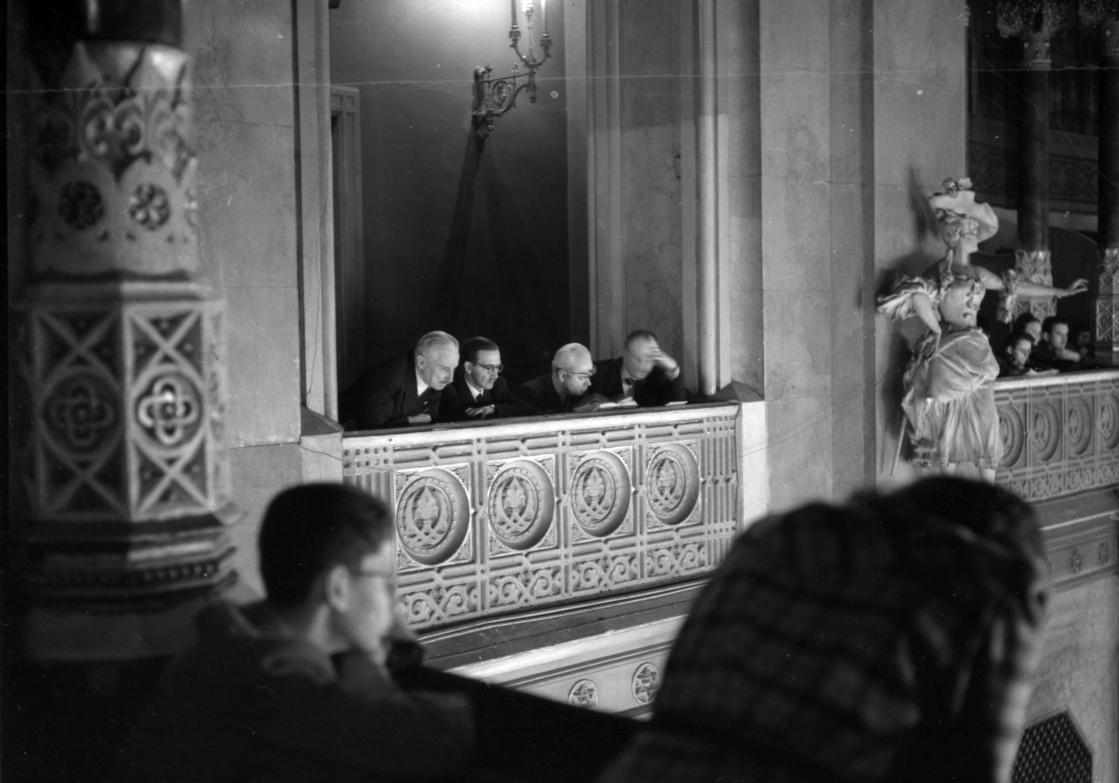 Hungary, Budapest V., Vigadó, karzat a Székesfővárosi Zenekar és a Budapesti Kórus hangversenye alkalmával., 1943, Lissák Tivadar, sculpture, balcony, Budapest, auditorium, Fortepan #72016