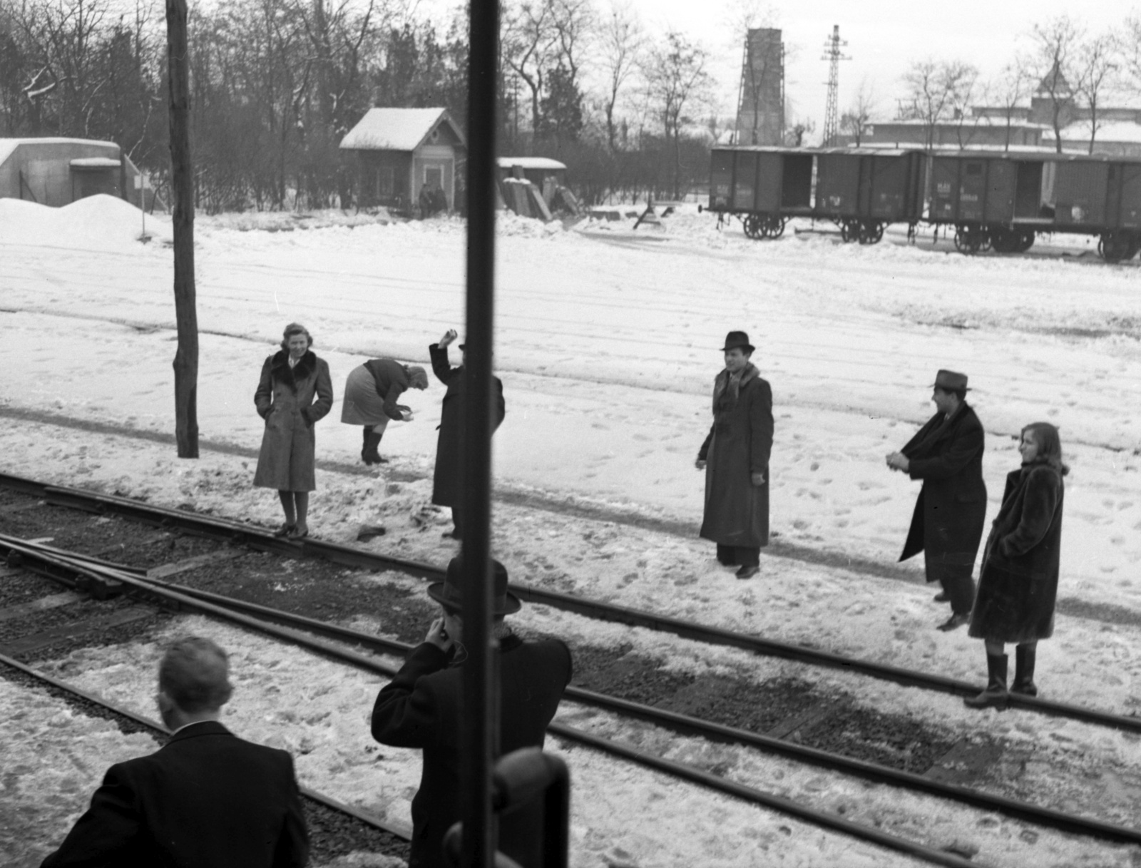 1943, Lissák Tivadar, railway, snow, toy, coach, snowball, Fortepan #72037