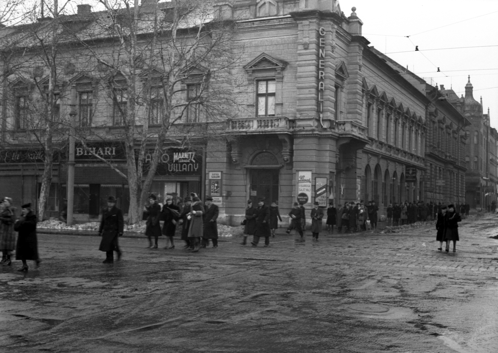 Magyarország, Szeged, Széchenyi tér a Vár utca torkolatánál., 1943, Lissák Tivadar, cégtábla, utcakép, Fortepan #72052