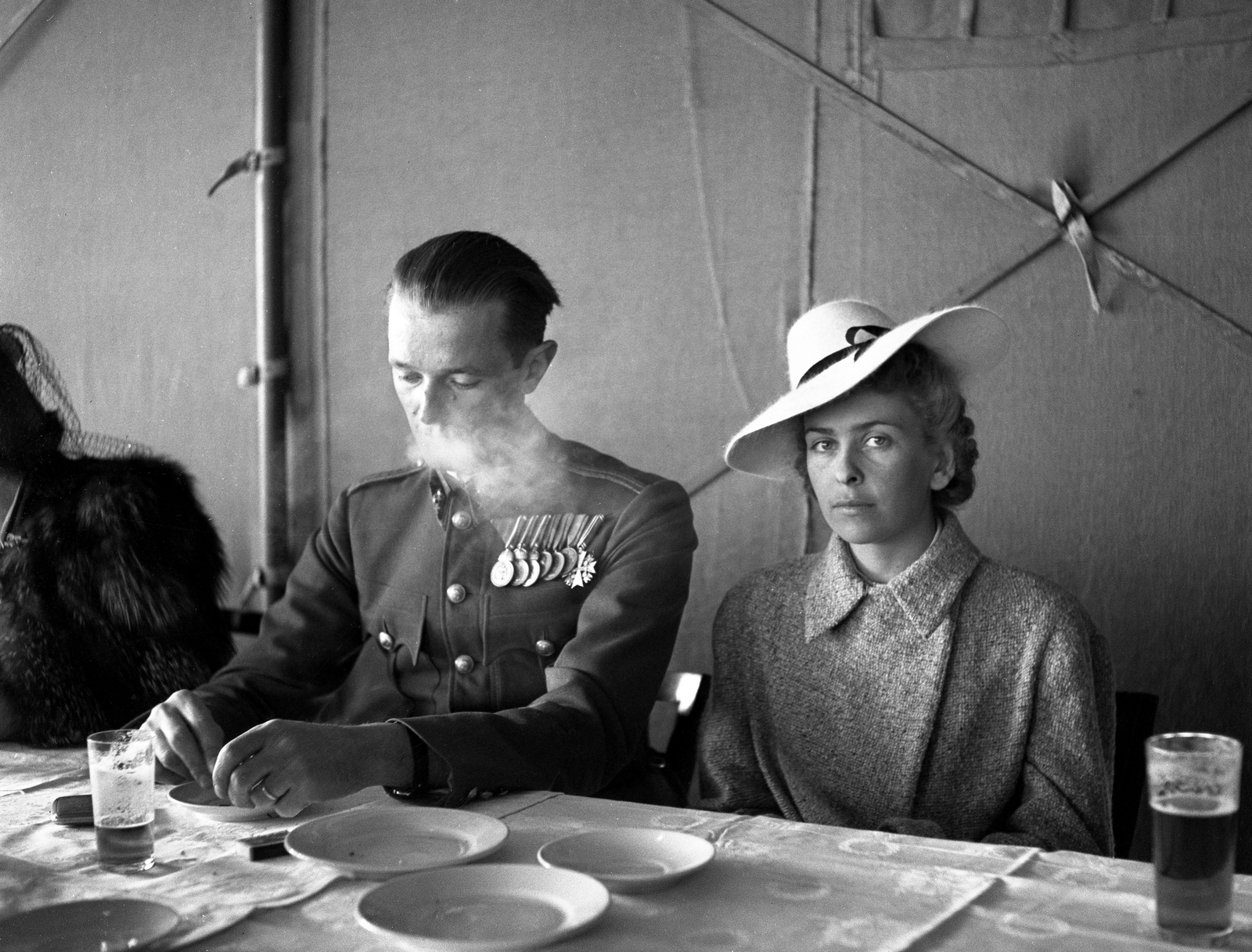 1943, Lissák Tivadar, kalap, dohányzás, katona, kitüntetés, Best of, Fortepan #72128