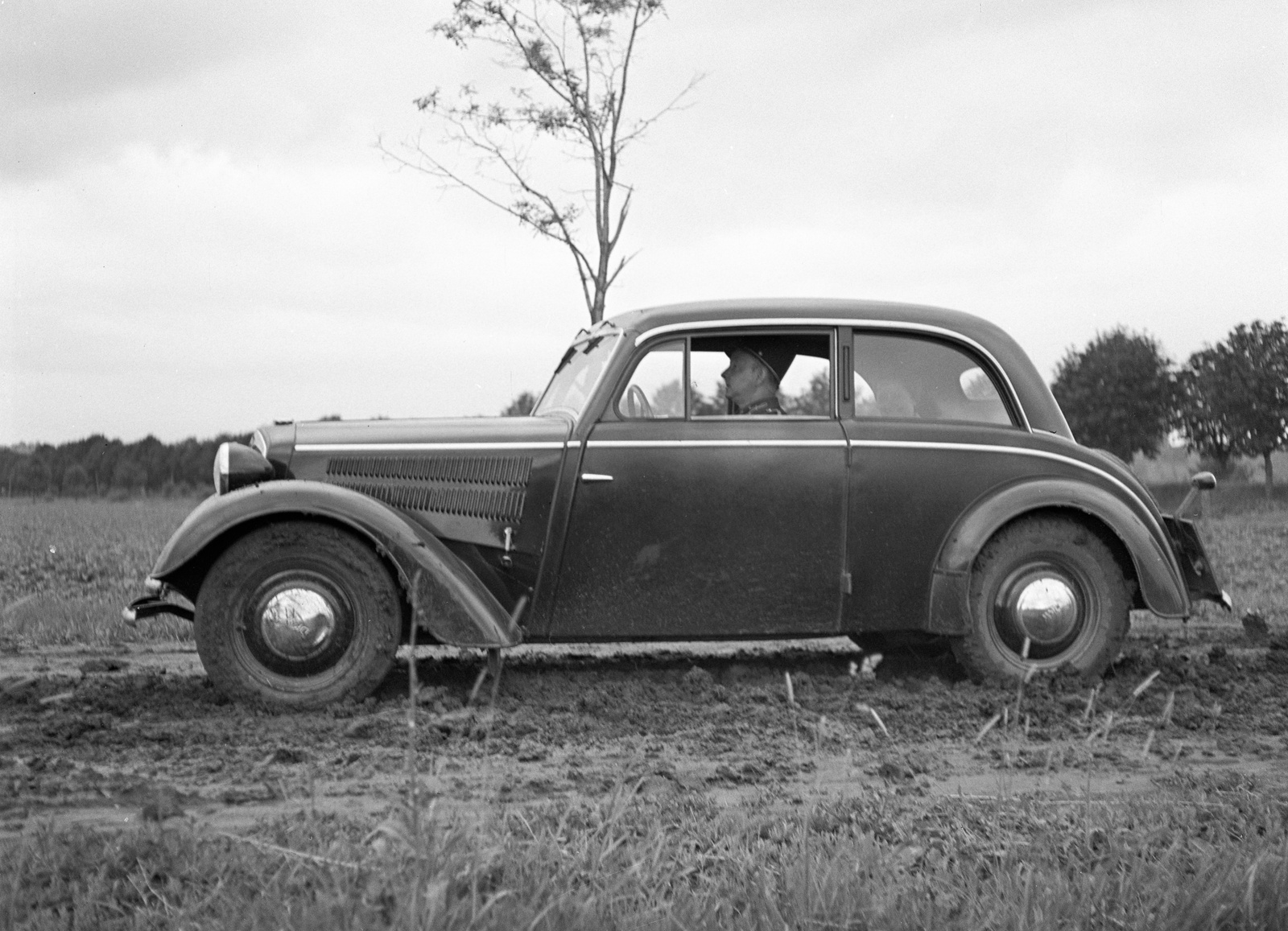 1943, Lissák Tivadar, német gyártmány, DKW-márka, automobil, DKW F5/F7/F8, Fortepan #72142