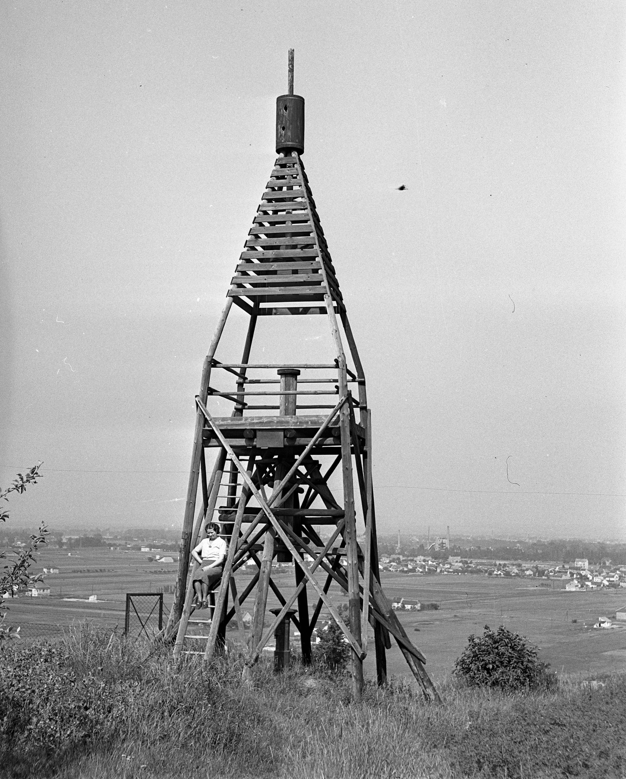 Magyarország, Budapest III., Hármashatárhegy, kilátás Aquincum felé., 1943, Lissák Tivadar, kilátó, háromszögelési pont, Budapest, Fortepan #72150