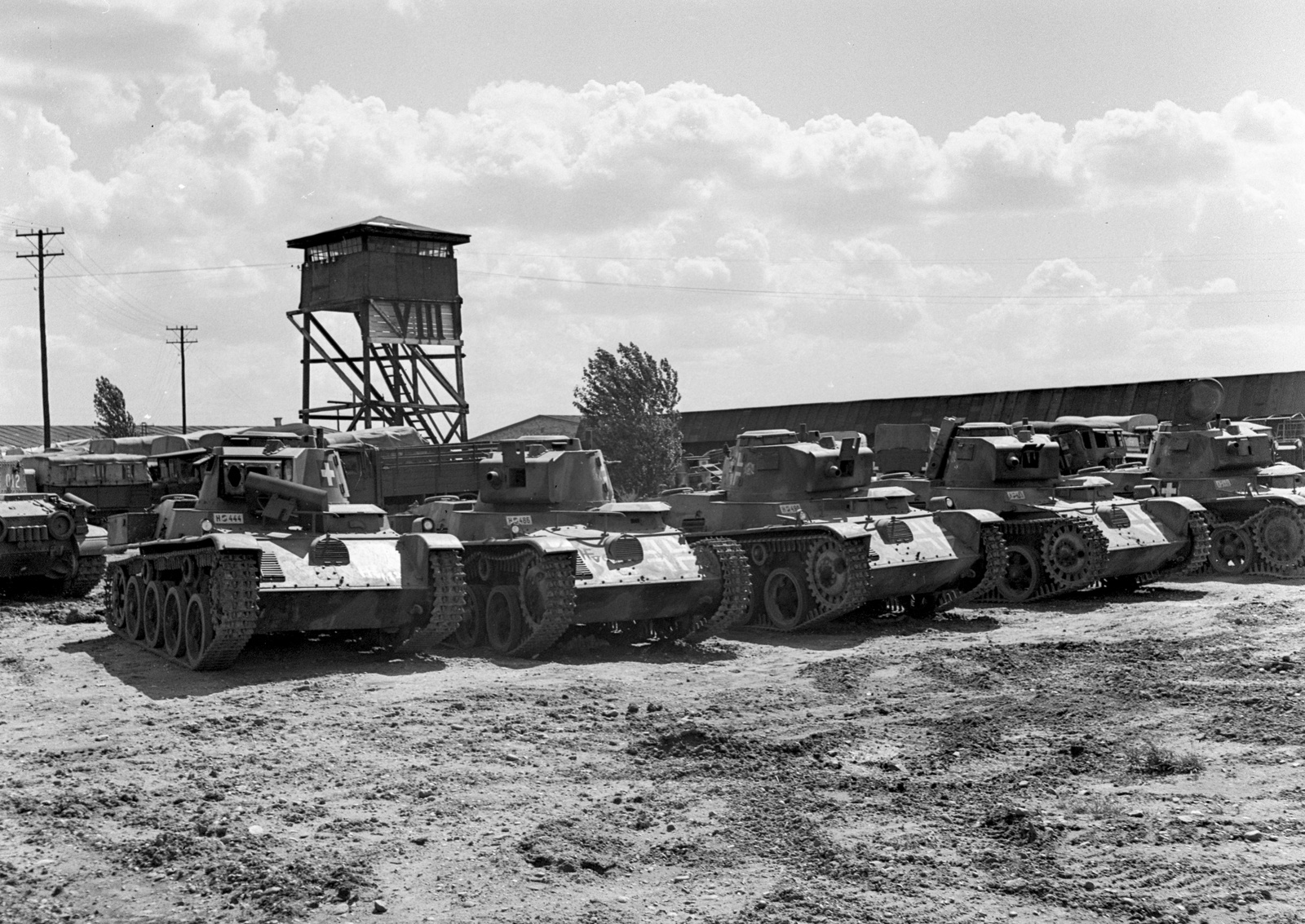 Hungary, Budapest XVI., Mátyásföld, Újszász utca 41-43. (Keresztúri út 1-3.), a Magyar Királyi Honvéd gépkocsiszertár udvara, MÁVAG gyártmányú Toldi könnyű harckocsik., 1943, Lissák Tivadar, Hungarian brand, tank, military, combat vehicle, watch tower, Budapest, Fortepan #72254