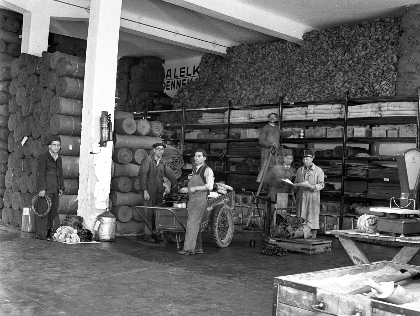 Hungary, Budapest XVI., Mátyásföld, Újszász utca 41-43. (Keresztúri út 1-3.), Magyar Királyi Honvéd gépkocsiszertár, raktár., 1943, Lissák Tivadar, military, soldier, warehouse, fire extinguisher, Budapest, Fortepan #72269