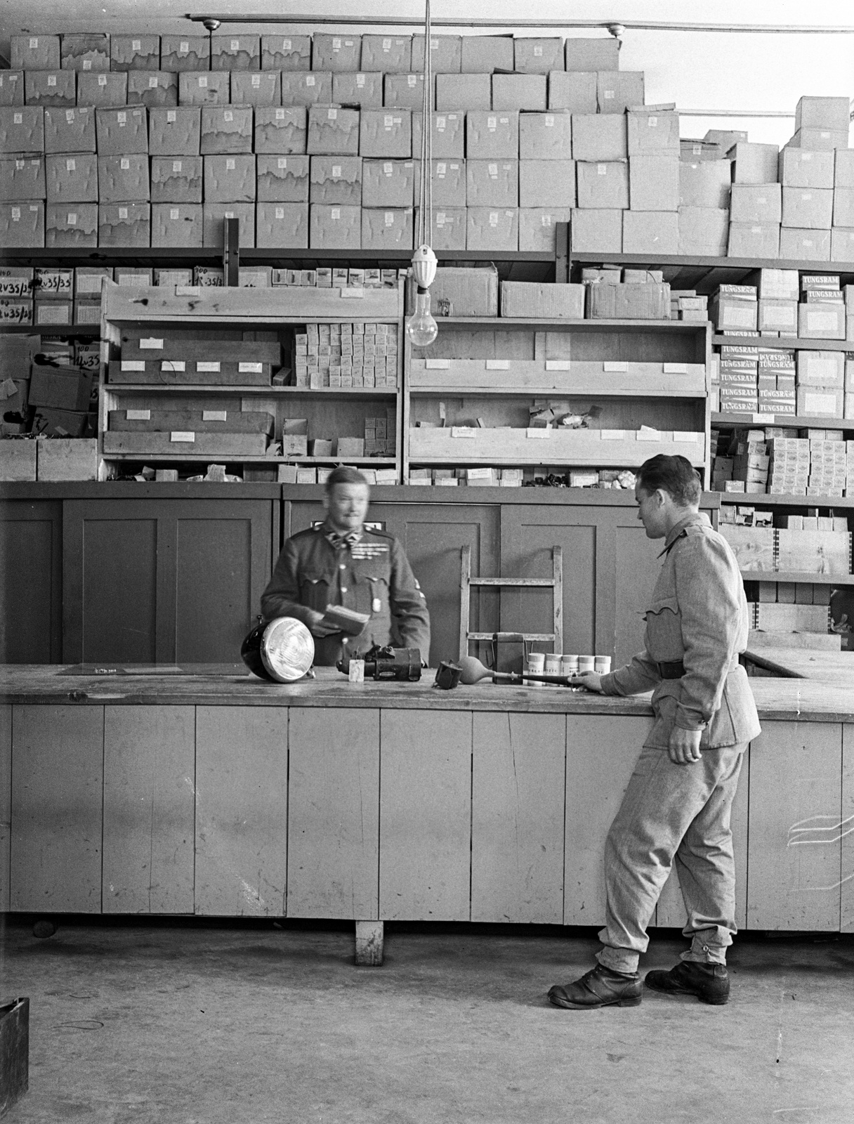 Hungary, Budapest XVI., Mátyásföld, Újszász utca 41-43. (Keresztúri út 1-3.), Magyar Királyi Honvéd gépkocsiszertár, raktár., 1943, Lissák Tivadar, military, soldier, warehouse, Budapest, Fortepan #72280