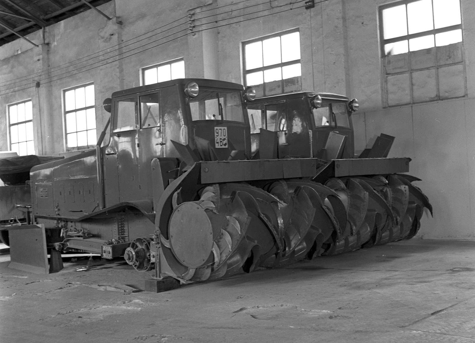 Hungary, Budapest XIV., az Iparcsarnok melletti, hadianyagraktárnak használt kiscsarnok., 1943, Lissák Tivadar, military, number plate, snow plough, Swiss brand, Peter-brand, Budapest, snowblower, Fortepan #72318