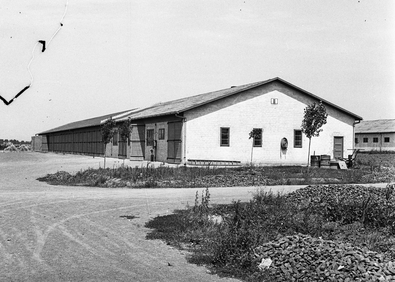 Hungary, Budapest XVI., Mátyásföld, Újszász utca 41-43. (Keresztúri út 1-3.), a Magyar Királyi Honvéd gépkocsiszertár, gépjármű raktár., 1943, Lissák Tivadar, military, warehouse, Budapest, Fortepan #72329