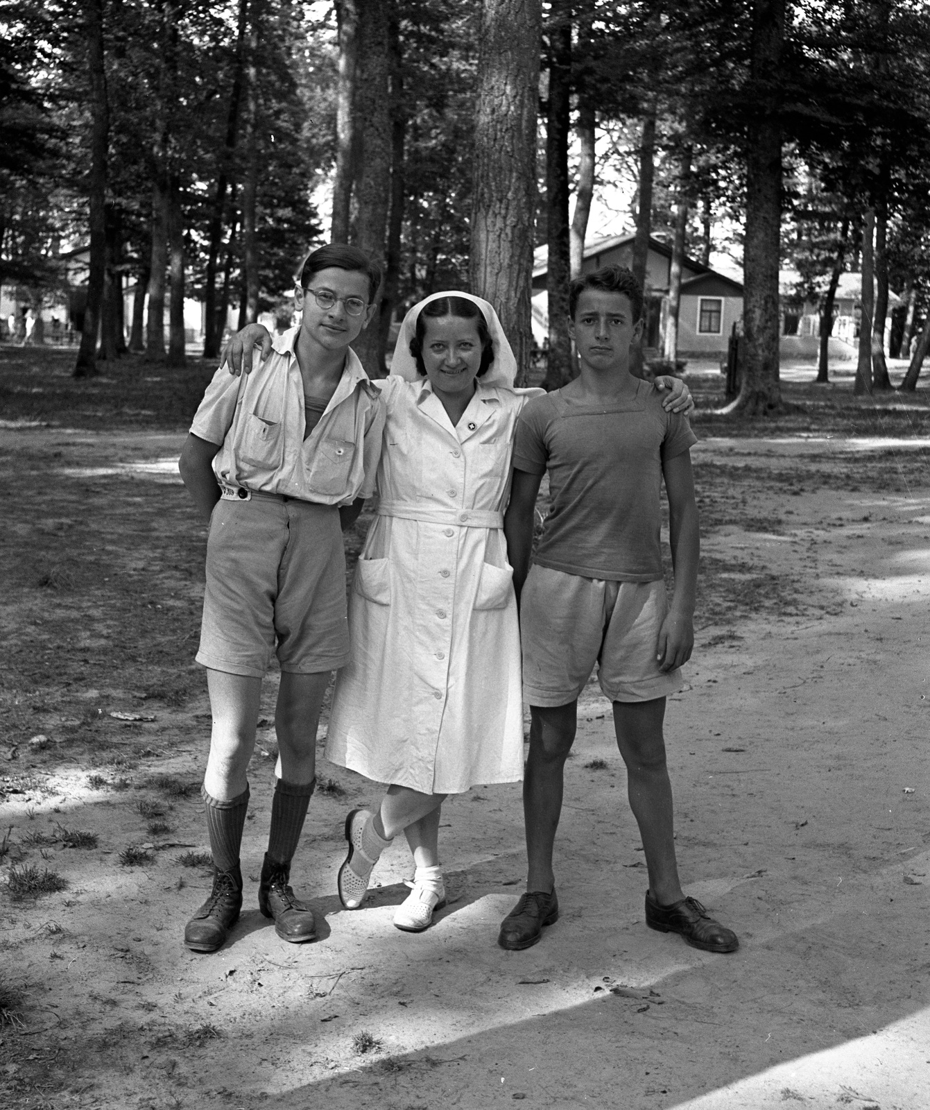 Hungary, Farkasgyepű, Frigyes főherceg üdülőtelep és erdei iskola (később a Veszprém Megyei Tüdőgyógyintézet szanatóriuma)., 1943, Lissák Tivadar, nurse, forest school, Fortepan #72372