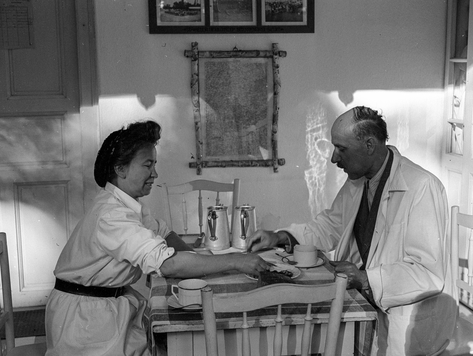Hungary, Farkasgyepű, Frigyes főherceg üdülőtelep és erdei iskola (később a Veszprém Megyei Tüdőgyógyintézet szanatóriuma)., 1943, Lissák Tivadar, meal, forest school, Fortepan #72391