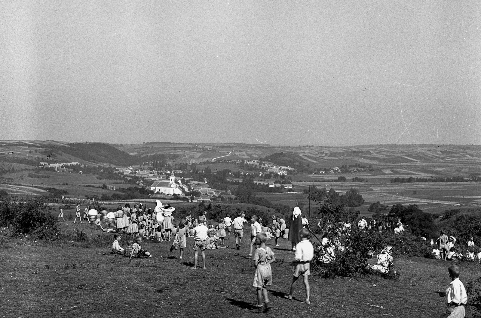 Magyarország, Bakonyjákó, a község látképe Farkasgyepű felől., 1943, Lissák Tivadar, templom, látkép, Fortepan #72395