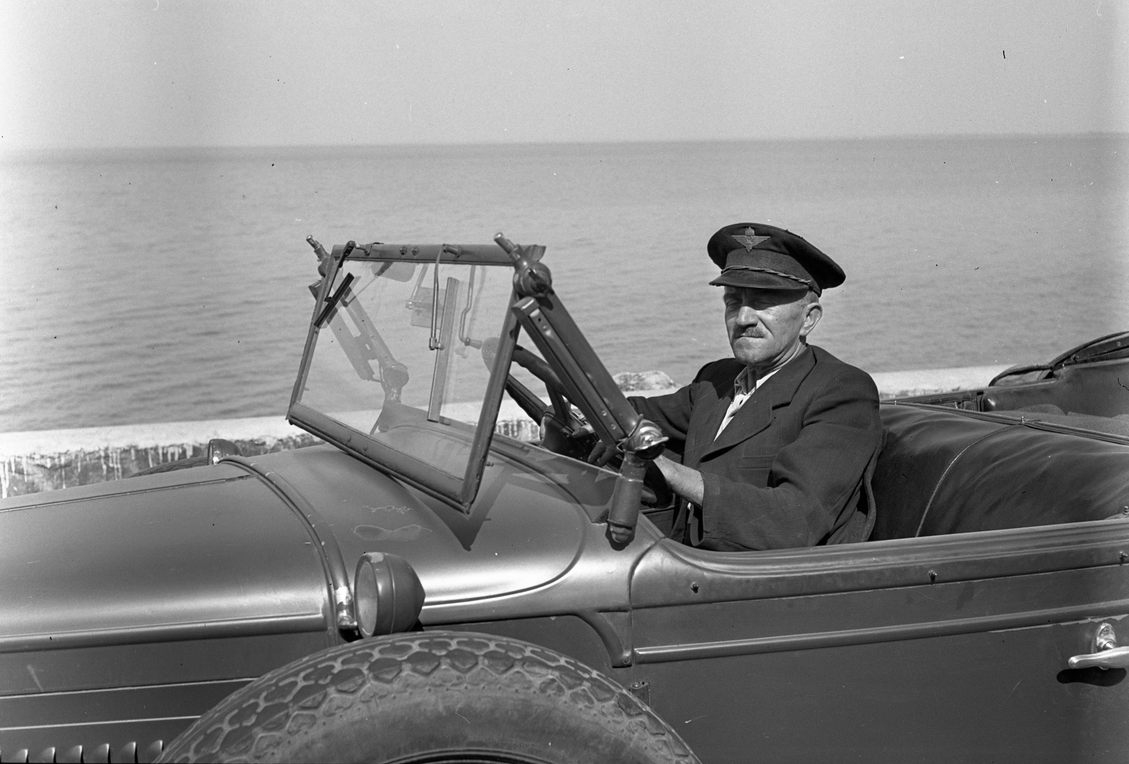 Magyarország,Balaton, Tihany, Gödrös., 1943, Lissák Tivadar, amerikai gyártmány, sofőr, automobil, Nash-márka, Nash 420, Fortepan #72421