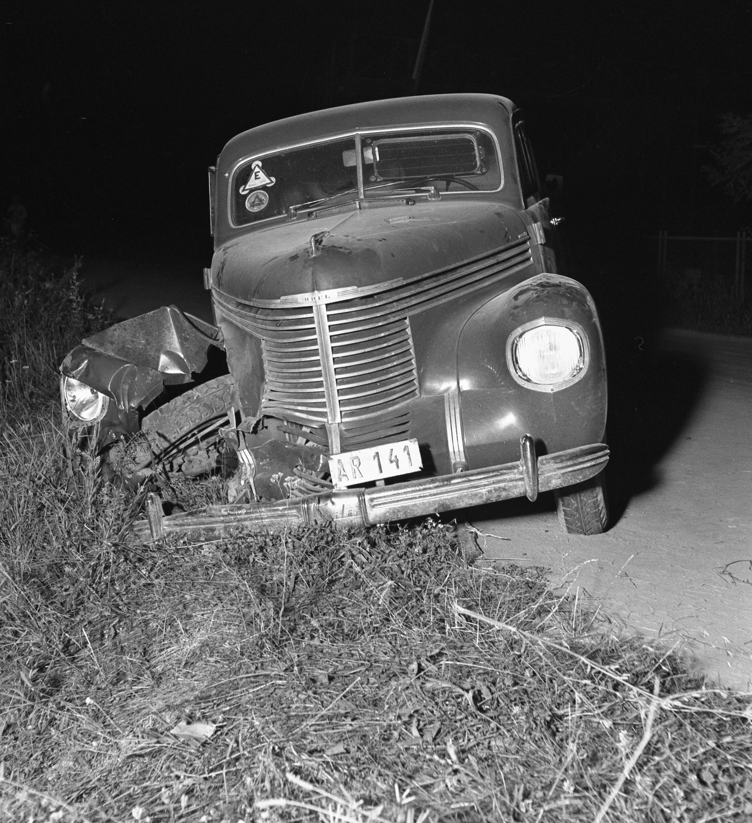 1943, Lissák Tivadar, German brand, Opel-brand, accident, wreck, automobile, Fortepan #72431