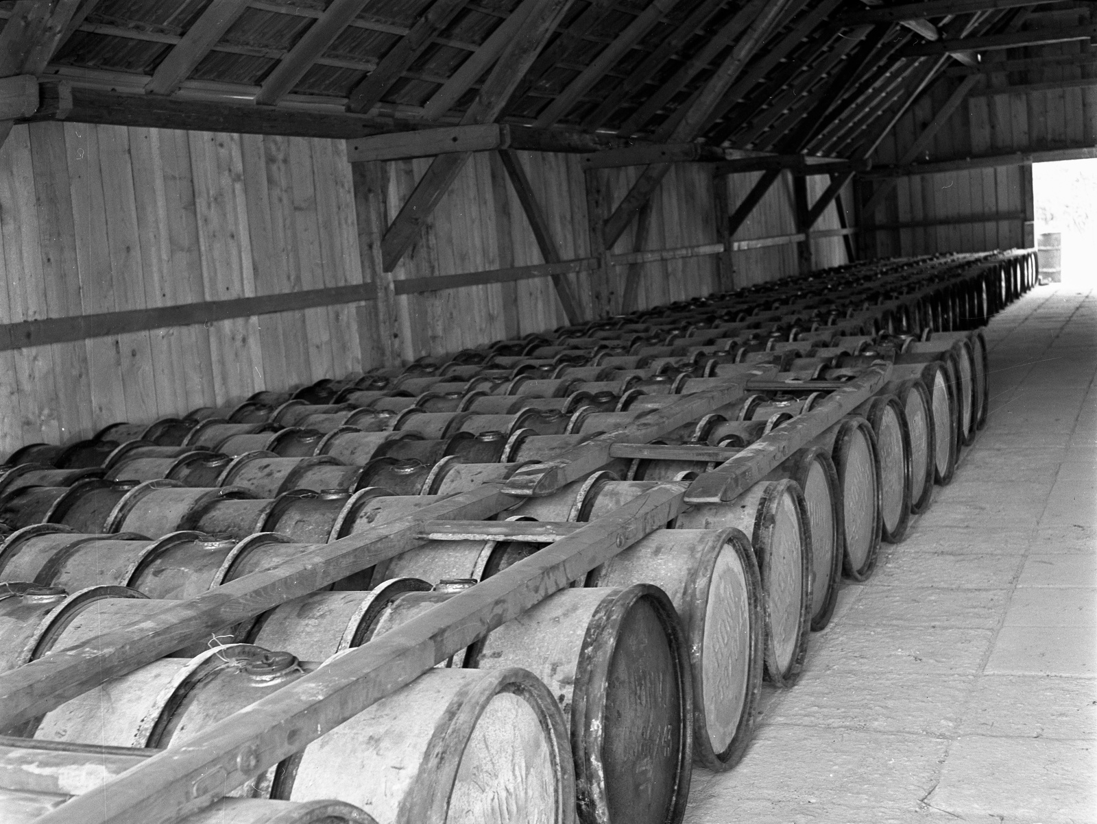 1943, Lissák Tivadar, military, barrel, warehouse, fuel depot, Fortepan #72469