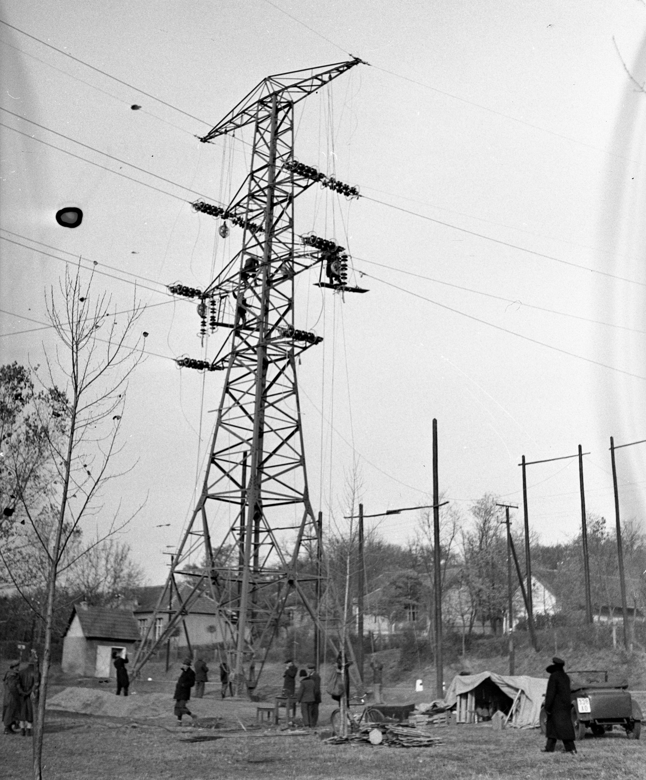 Hungary, Máriabesnyő, Gödöllő, 1943, Lissák Tivadar, power line, Fortepan #72580