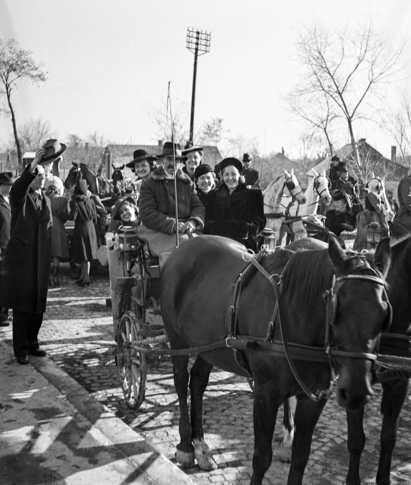 1943, Lissák Tivadar, Horse-drawn carriage, aerial wire, Fortepan #72591