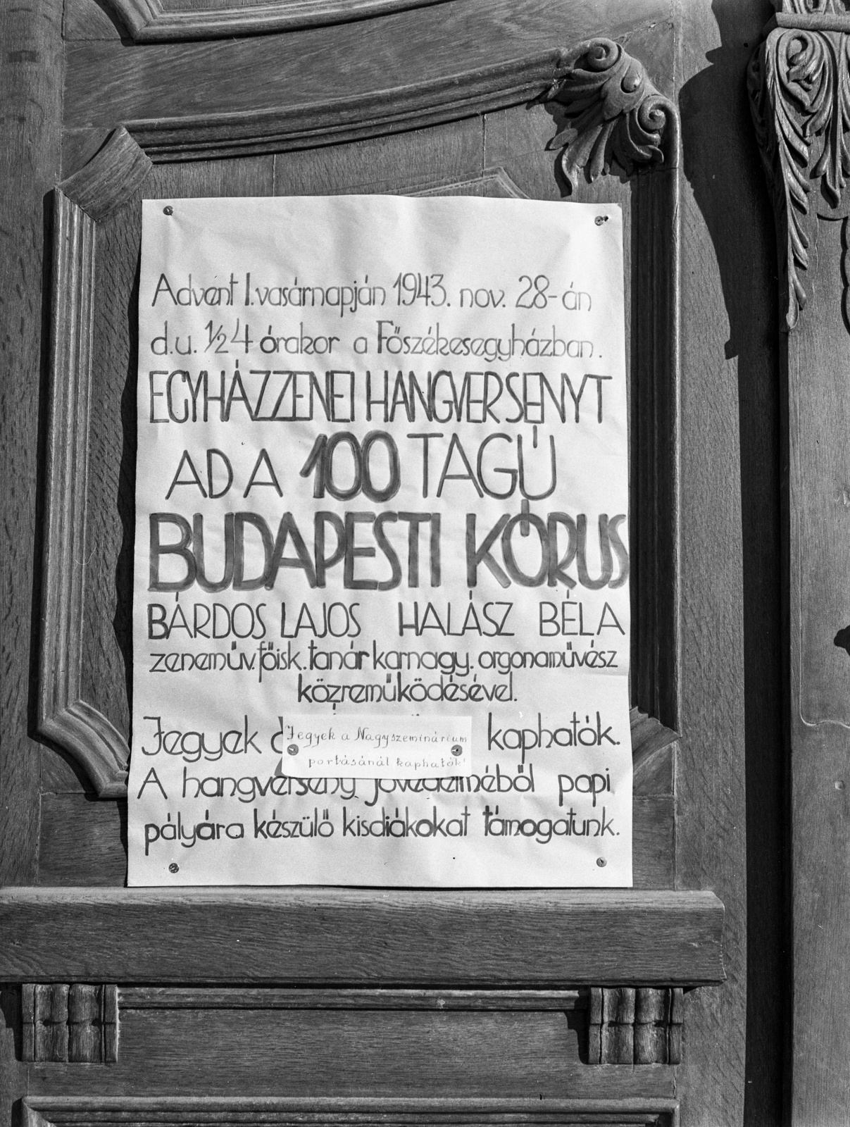 Magyarország, Kalocsa, a Nagyboldogasszony Főszékesegyház kapuja, Budapesti Kórus fellépését hirdető plakát., 1943, Lissák Tivadar, plakát, Fortepan #72596