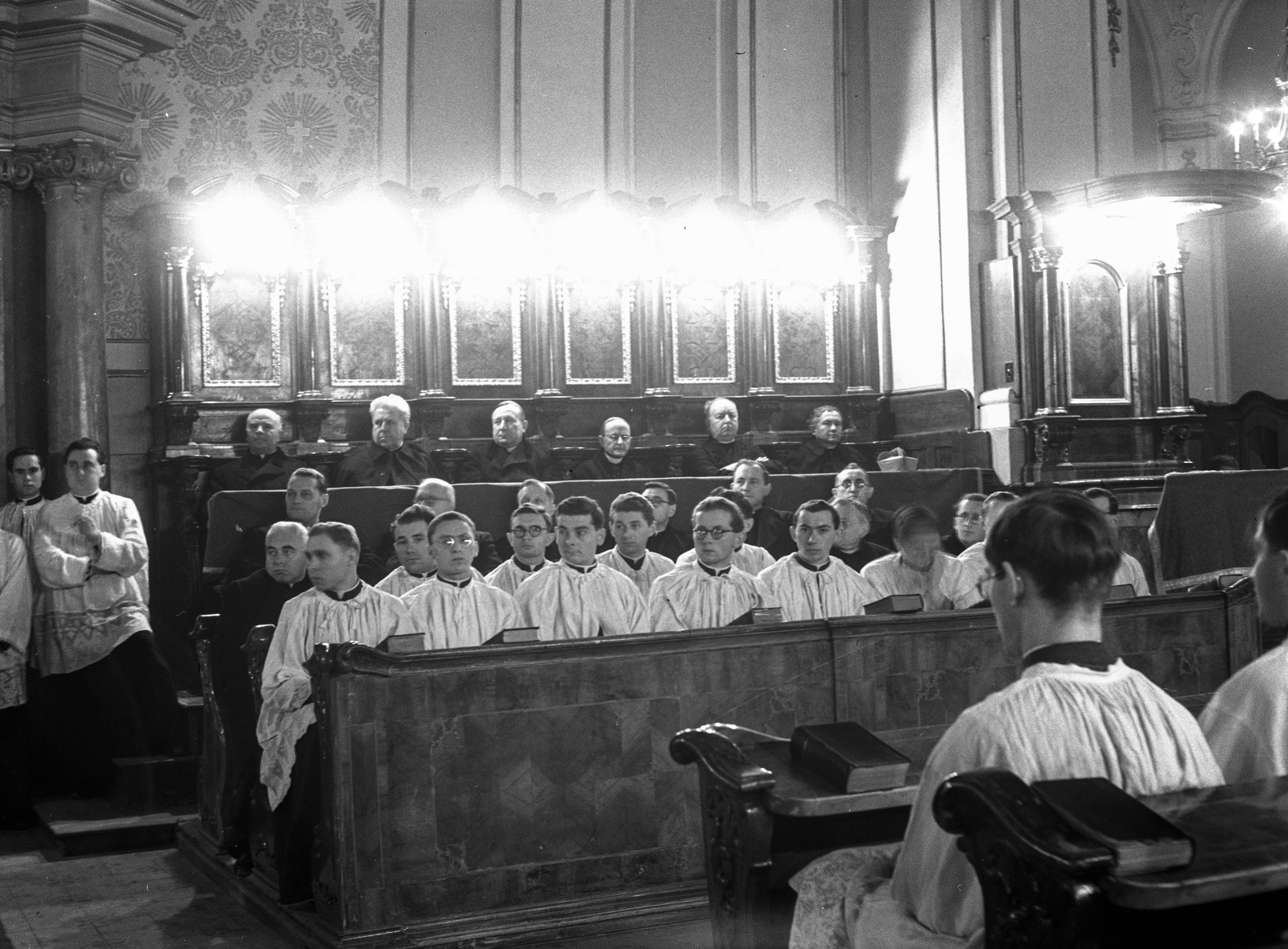 Hungary, Kalocsa, Nagyboldogasszony Főszékesegyház, a Budapesti Kórus hangversenye alkalmával., 1943, Lissák Tivadar, church interior, Fortepan #72604