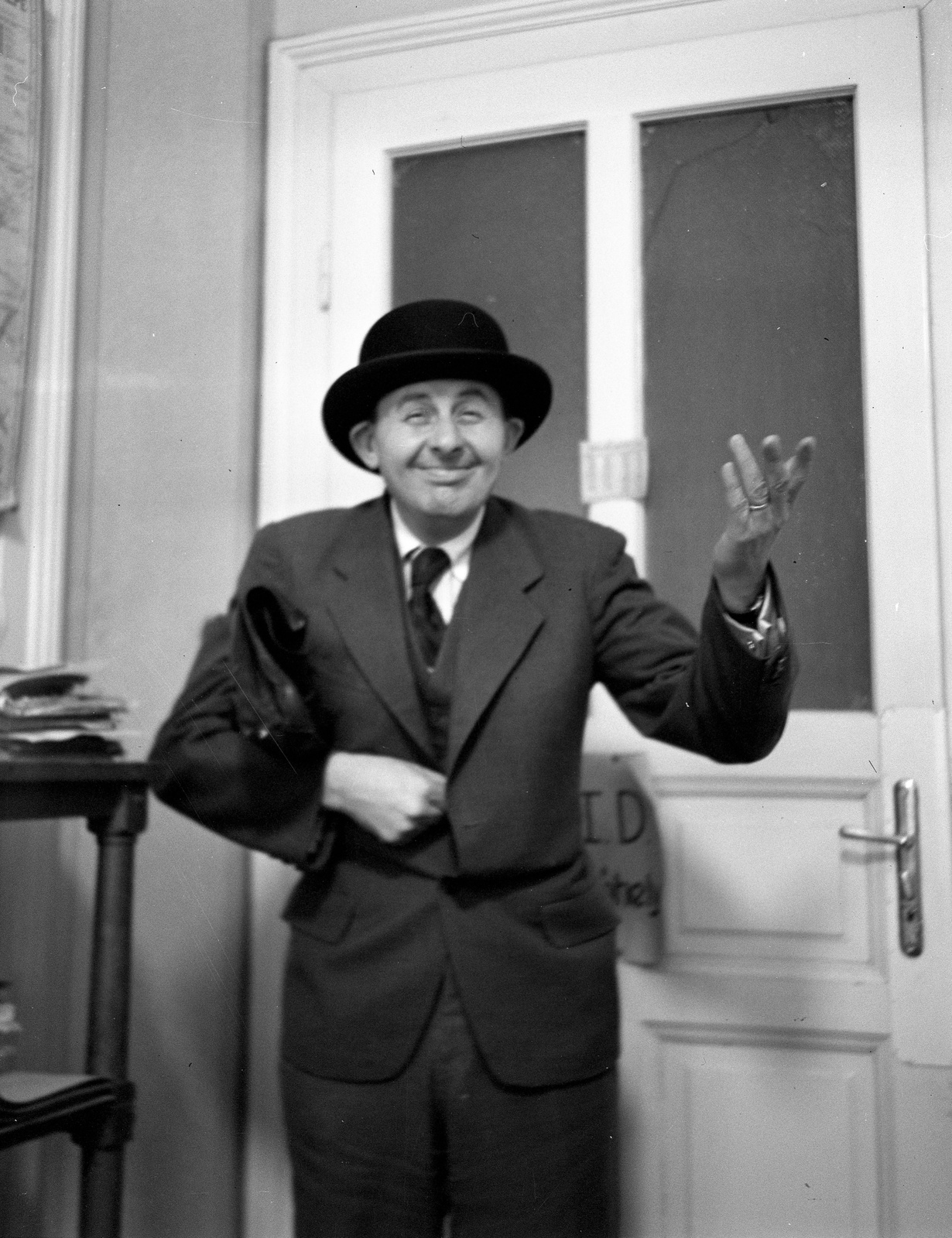 1943, Lissák Tivadar, bowler hat, grimace, Fortepan #72644