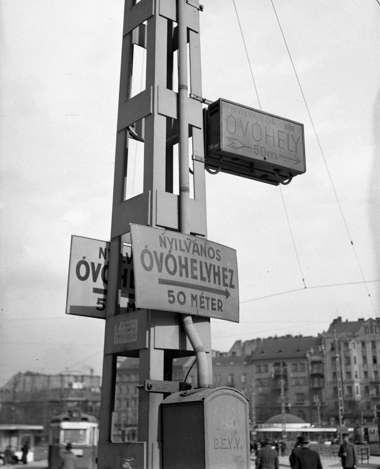 Hungary, Budapest I.,Budapest II., Széll Kálmán tér, háttérben a Vérmező út házsora., 1944, Lissák Tivadar, label, street view, tram, air-rad shelter, board, Budapest, Fortepan #72663