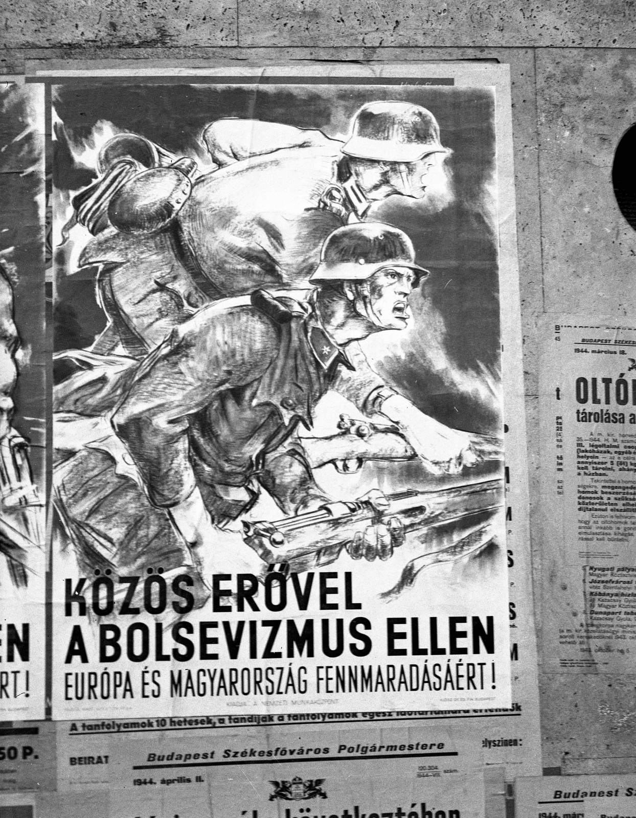 Magyarország, Budapest XIII., plakátok a Pozsonyi út 38-40. számú ház Szent István park felőli oldalán, a Dunapark kávéház bejárata mellett., 1944, Lissák Tivadar, plakát, Klösz György és Fia Grafikai Rt, Budapest, fasizmus, Fortepan #72668