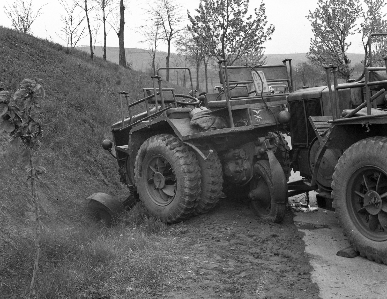 1944, Lissák Tivadar, Hungarian brand, tractor, wreck, number plate, H.S.C.S-brand, Fortepan #72707