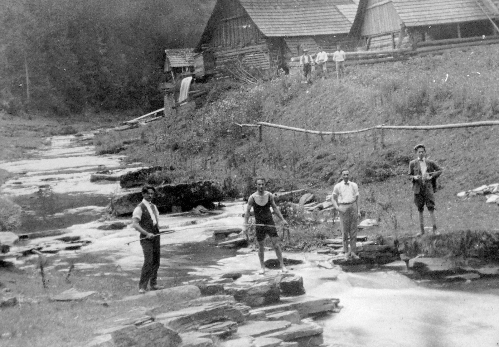 1920, Fortepan, szabadidő, erdő, férfiak, horgászat, fiú, vízpart, faház, társaság, patak, Fortepan #7273